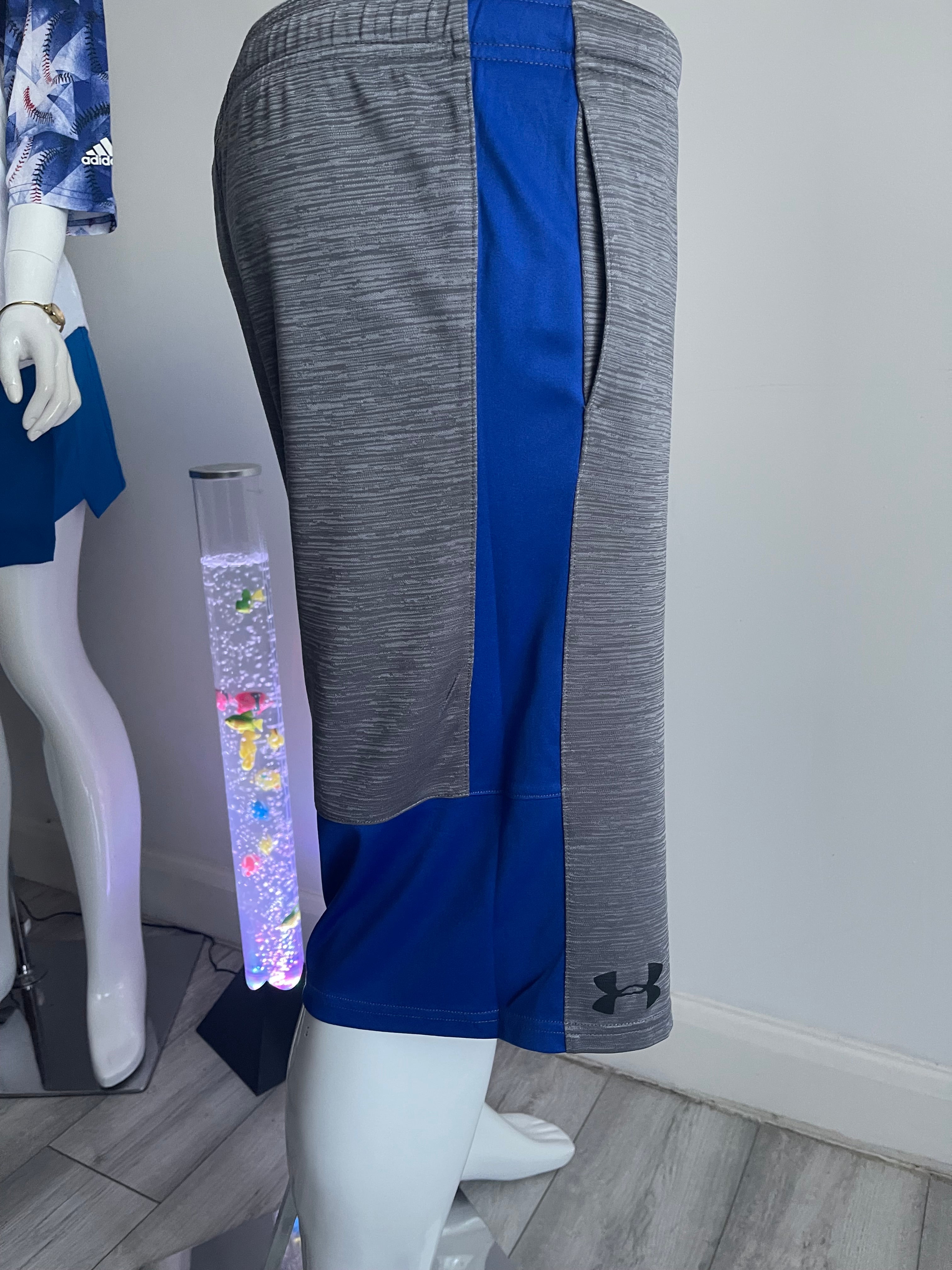 Under Armour HeatGear Grey/Blue Shorts With Pockets – YXL