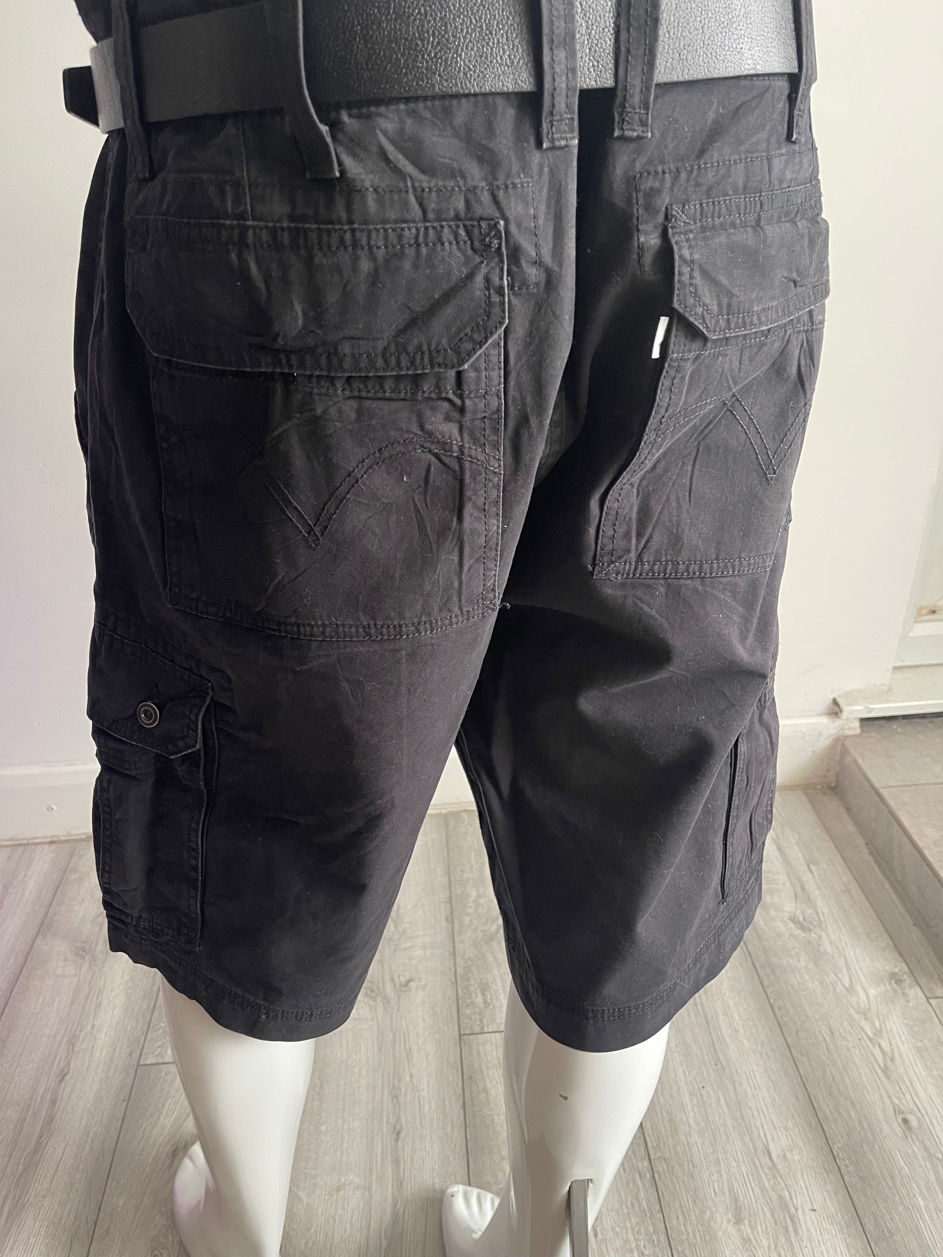 🖤 Levi’s Cargo Shorts – Black – W38