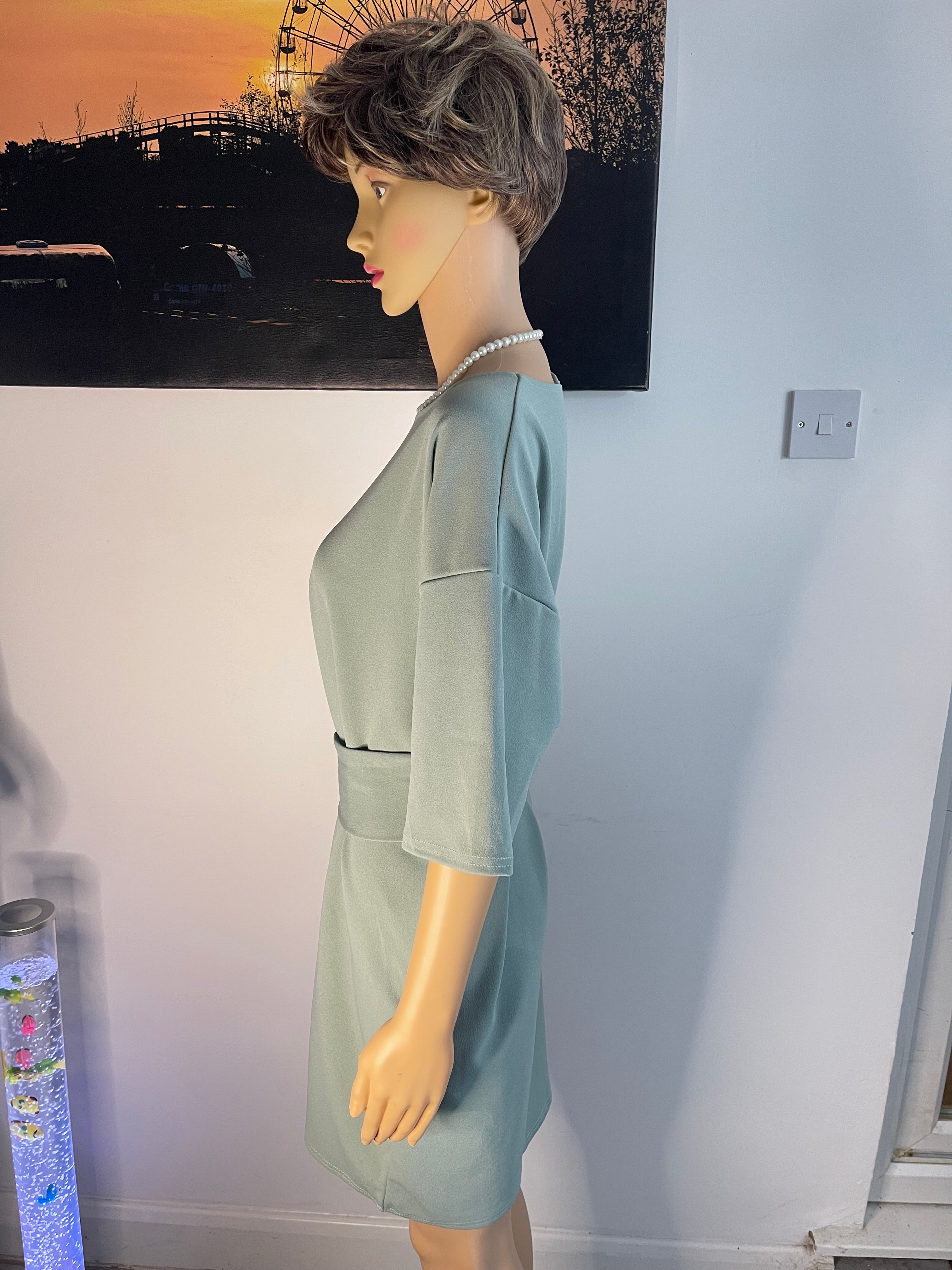 💚 Boohoo Sage Green Dress Size UK 12 💚 Elegant Belted Dress With Pockets