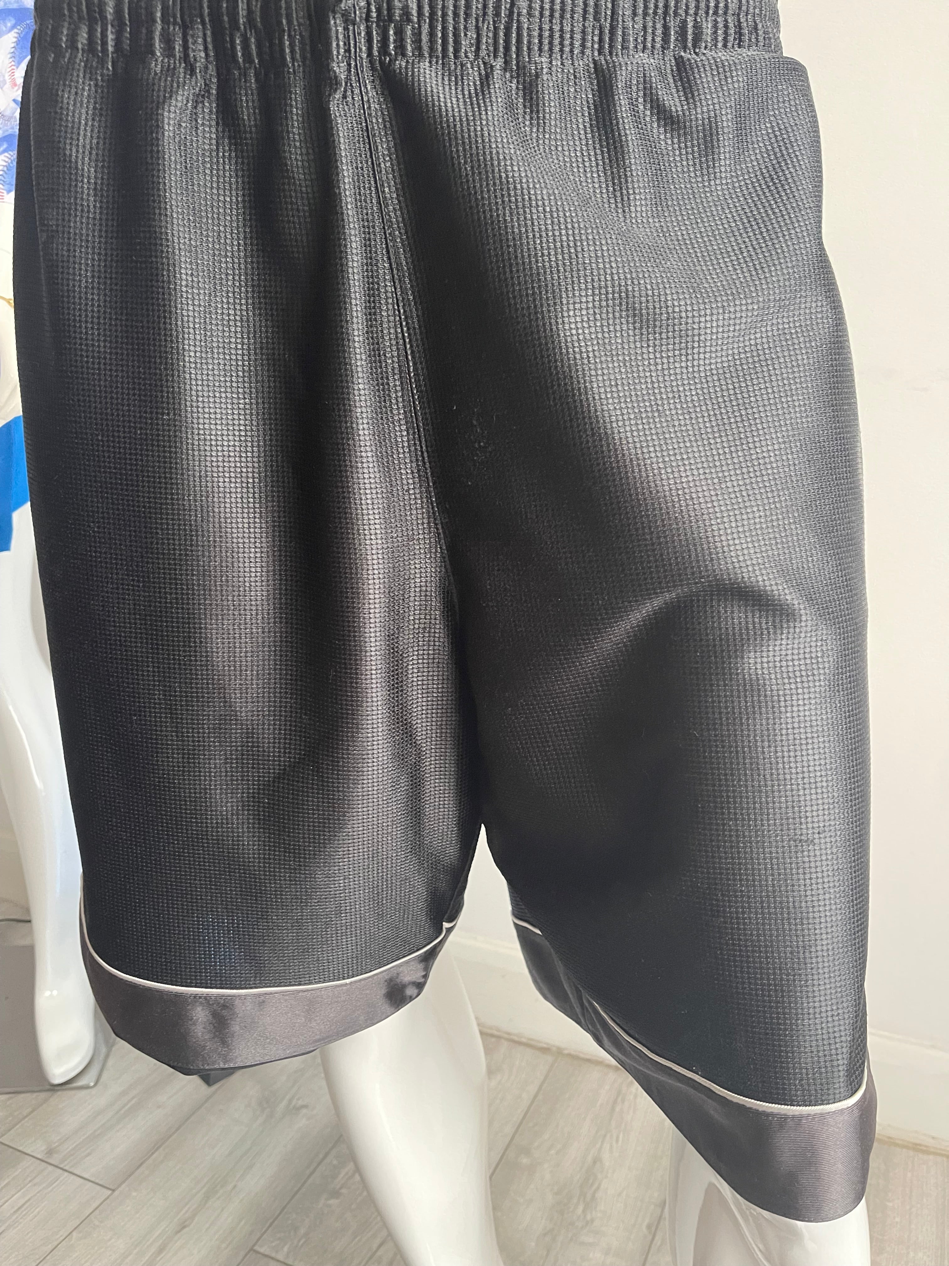 Nike Men’s Black Shorts With Pockets – Size XL 🔥