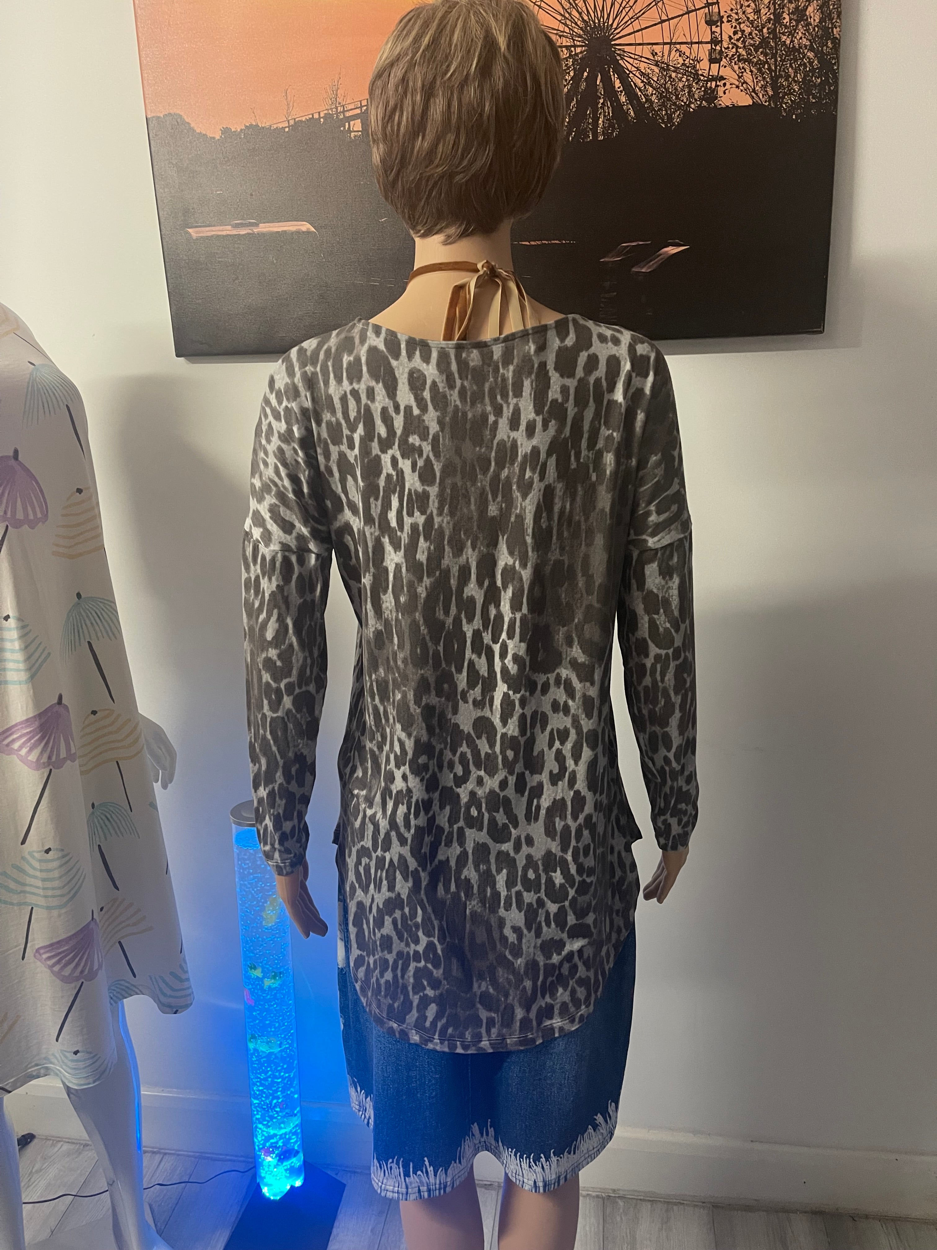 🐆 Papaya The Relaxed Leopard Print Top – Size S