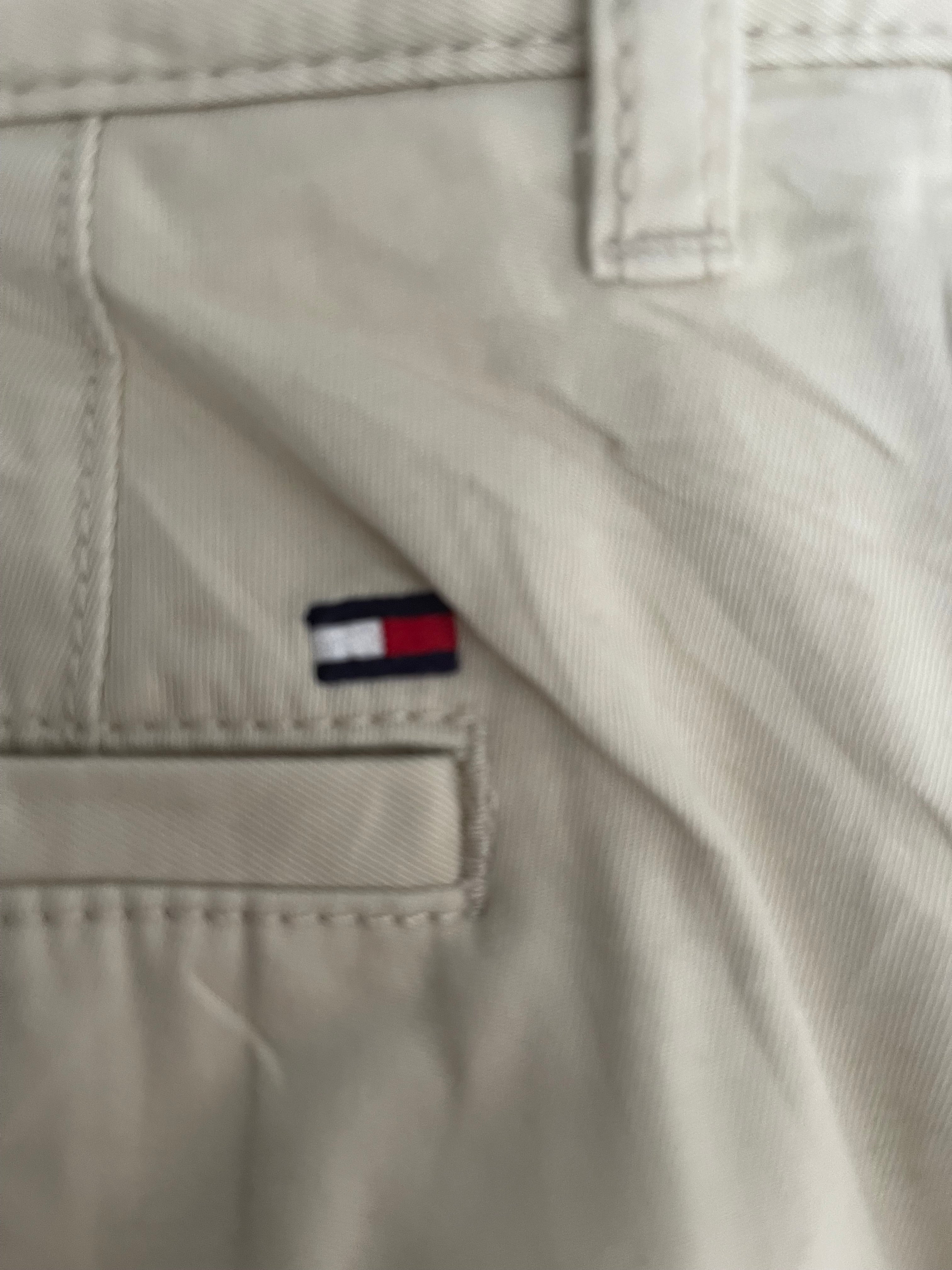 Tommy Hilfiger Men’s Chino Shorts W34 – Cream Beige – Classic Fit