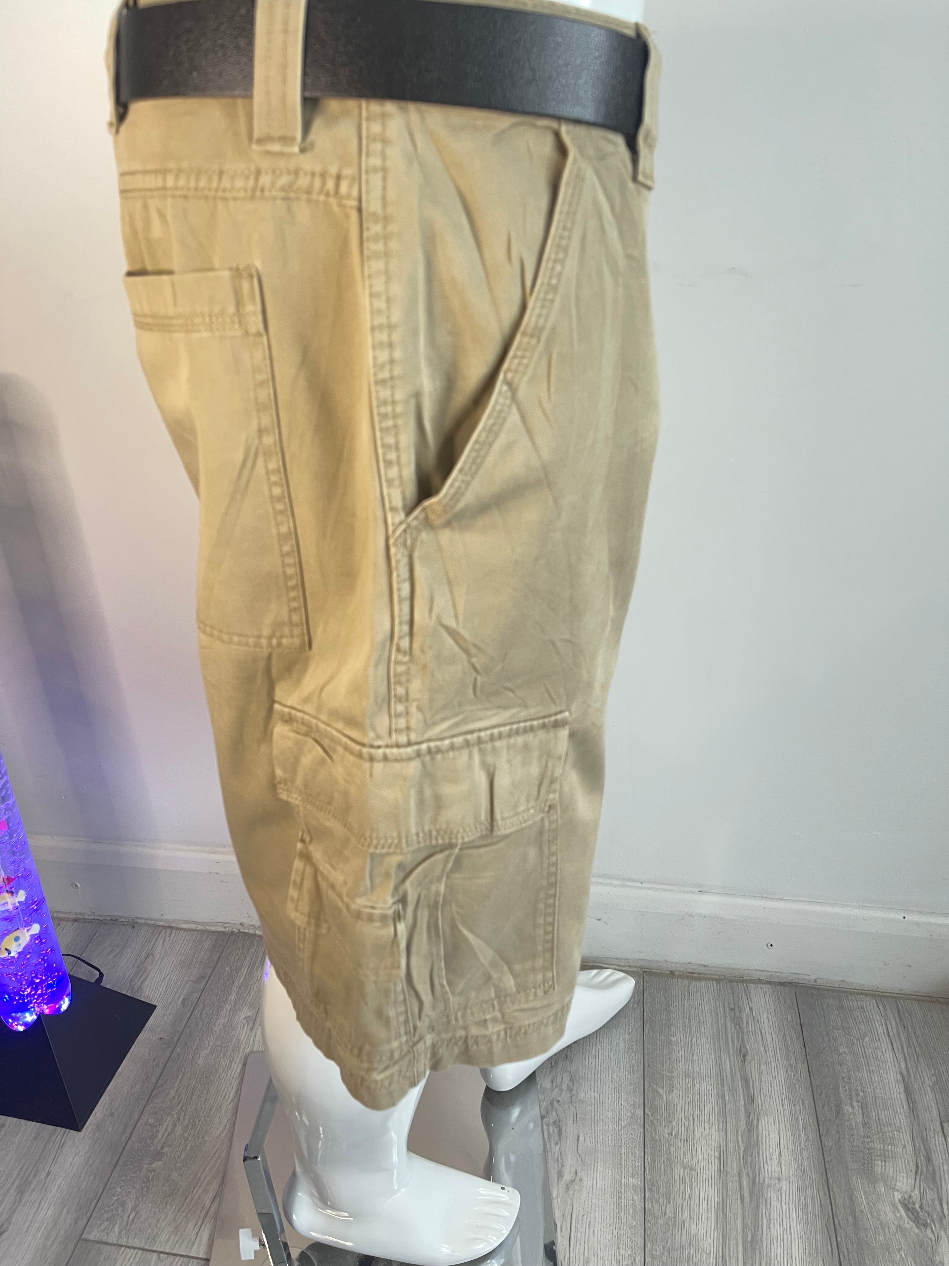 ✨👖 Wrangler Cargo Shorts – Men’s W36 – Classic Utility Style 🌟