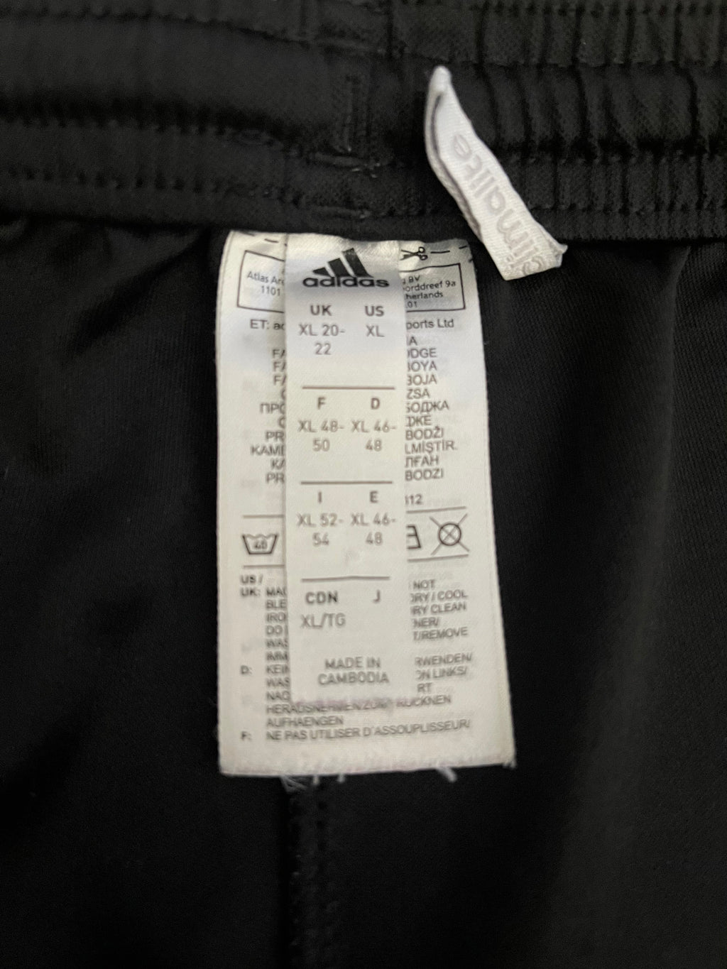 🏃‍♀️ Stylish Adidas women's training shorts in black with white side panel and Adidas logo.