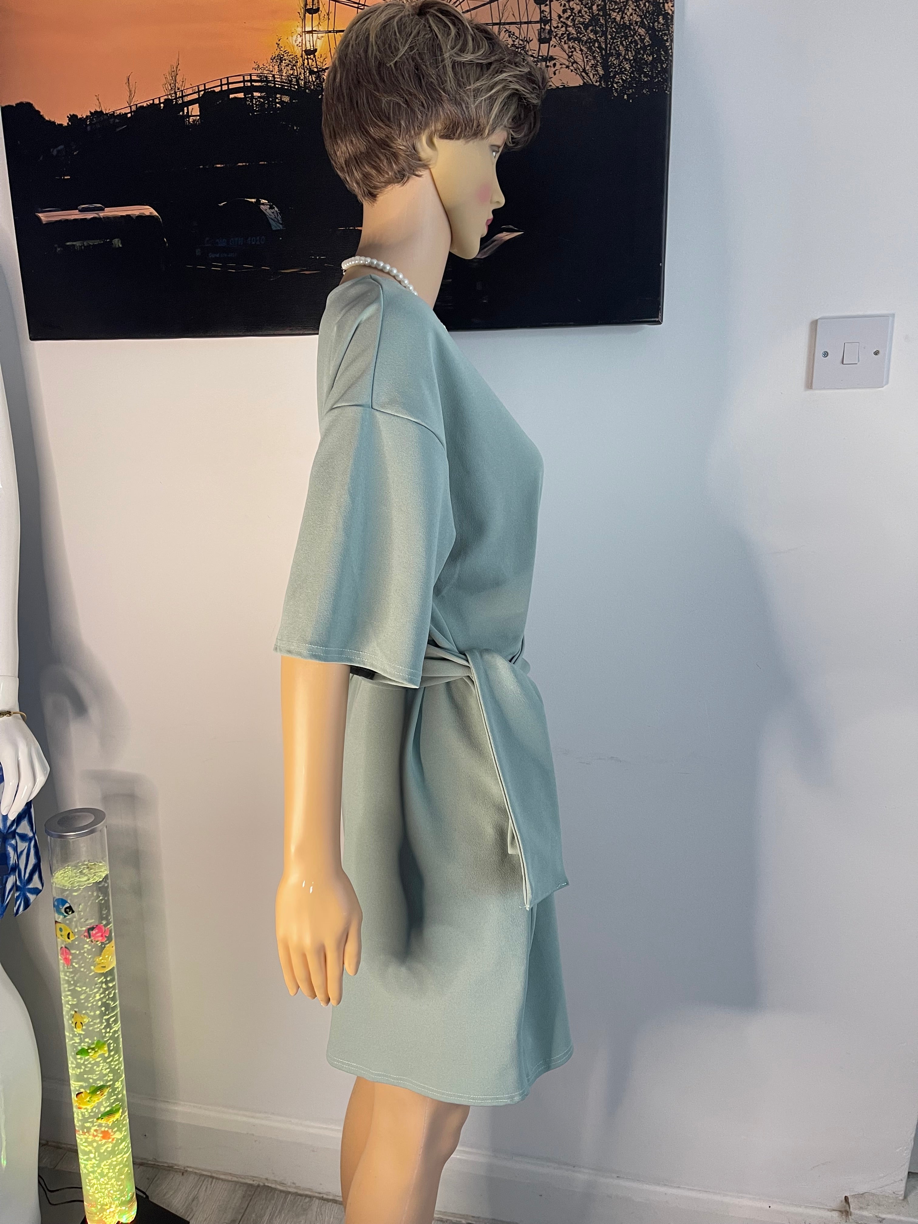 💚 Boohoo Sage Green Dress Size UK 12 💚 Elegant Belted Dress With Pockets