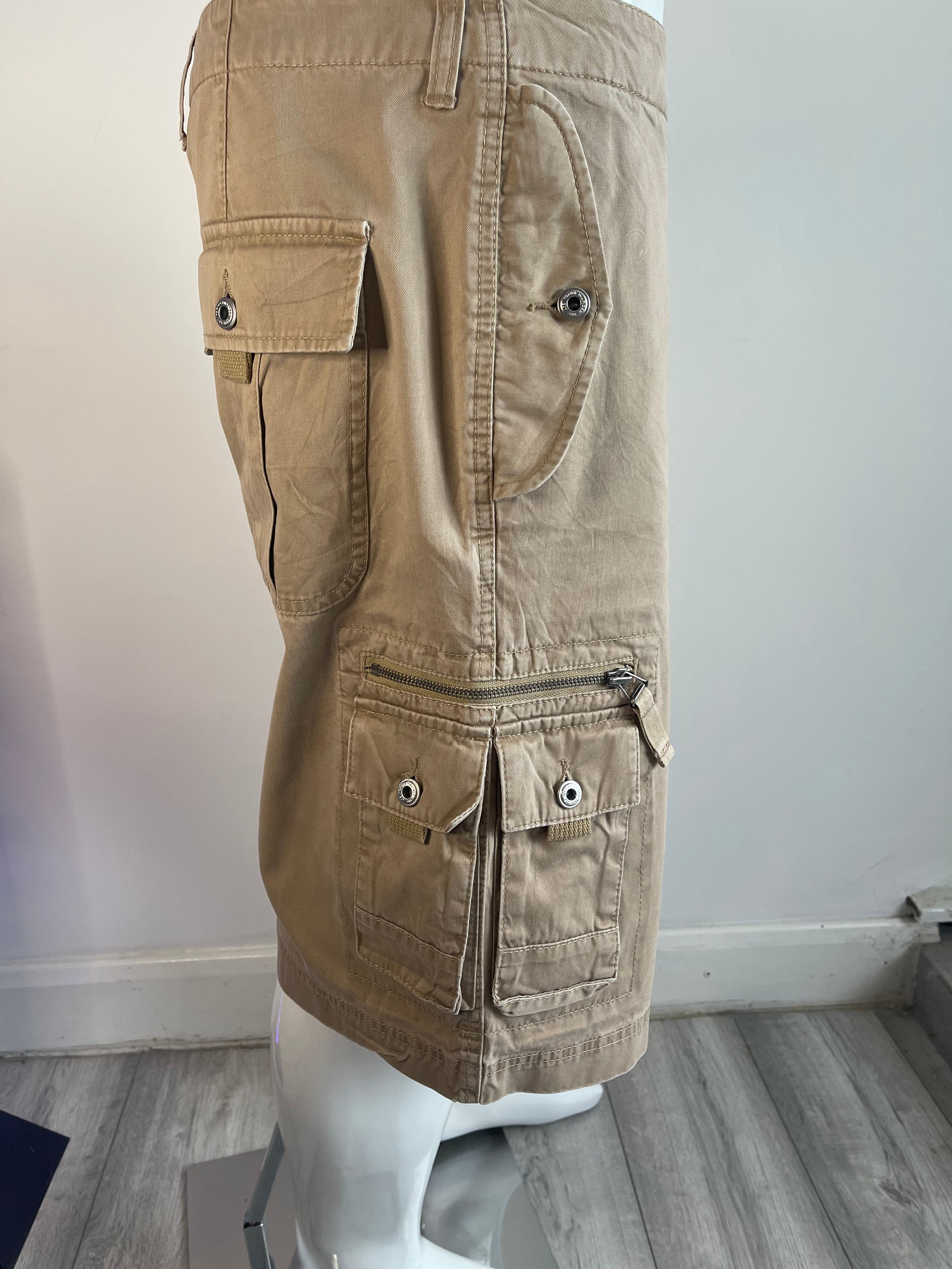 🏷️ Tags:
Tommy Hilfiger, cargo shorts, beige, menswear, classic fit, cotton, W34