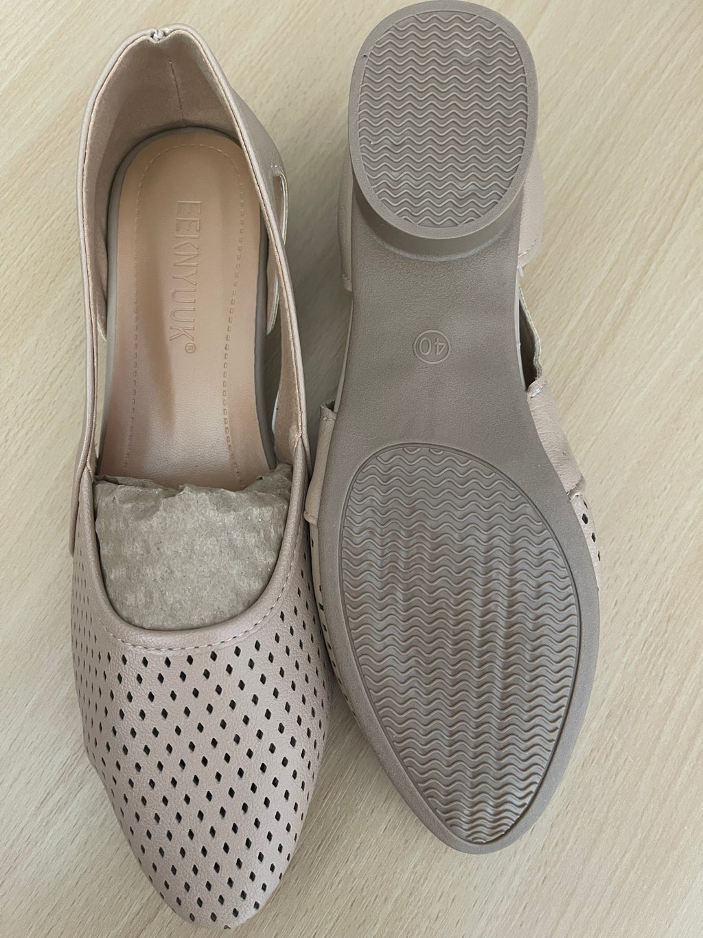 EEKNYUUK Women’s Beige Perforated Flats – EU 40 – New