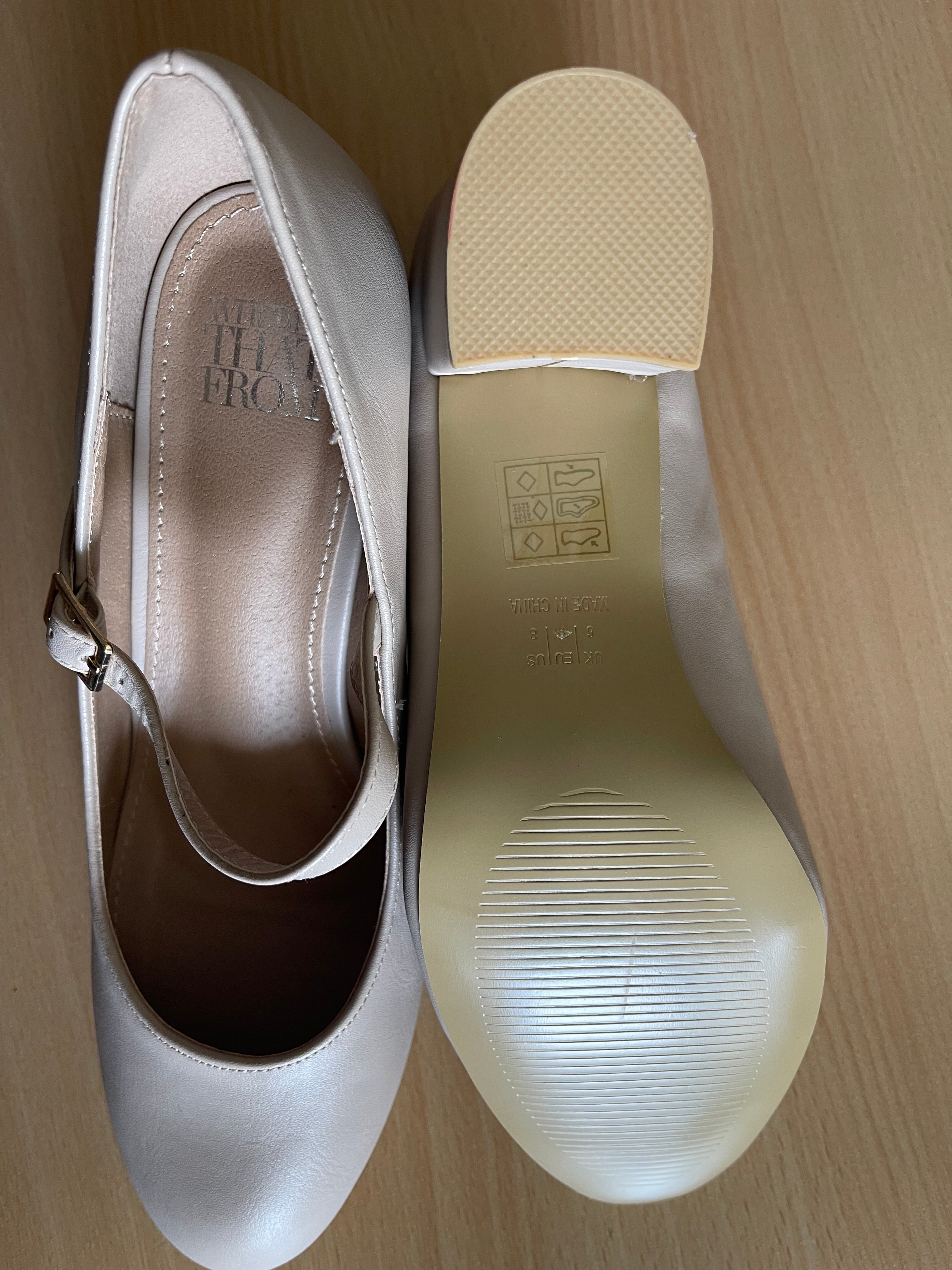 Elegant women’s cream heels with a rounded toe and adjustable ankle strap. 👠