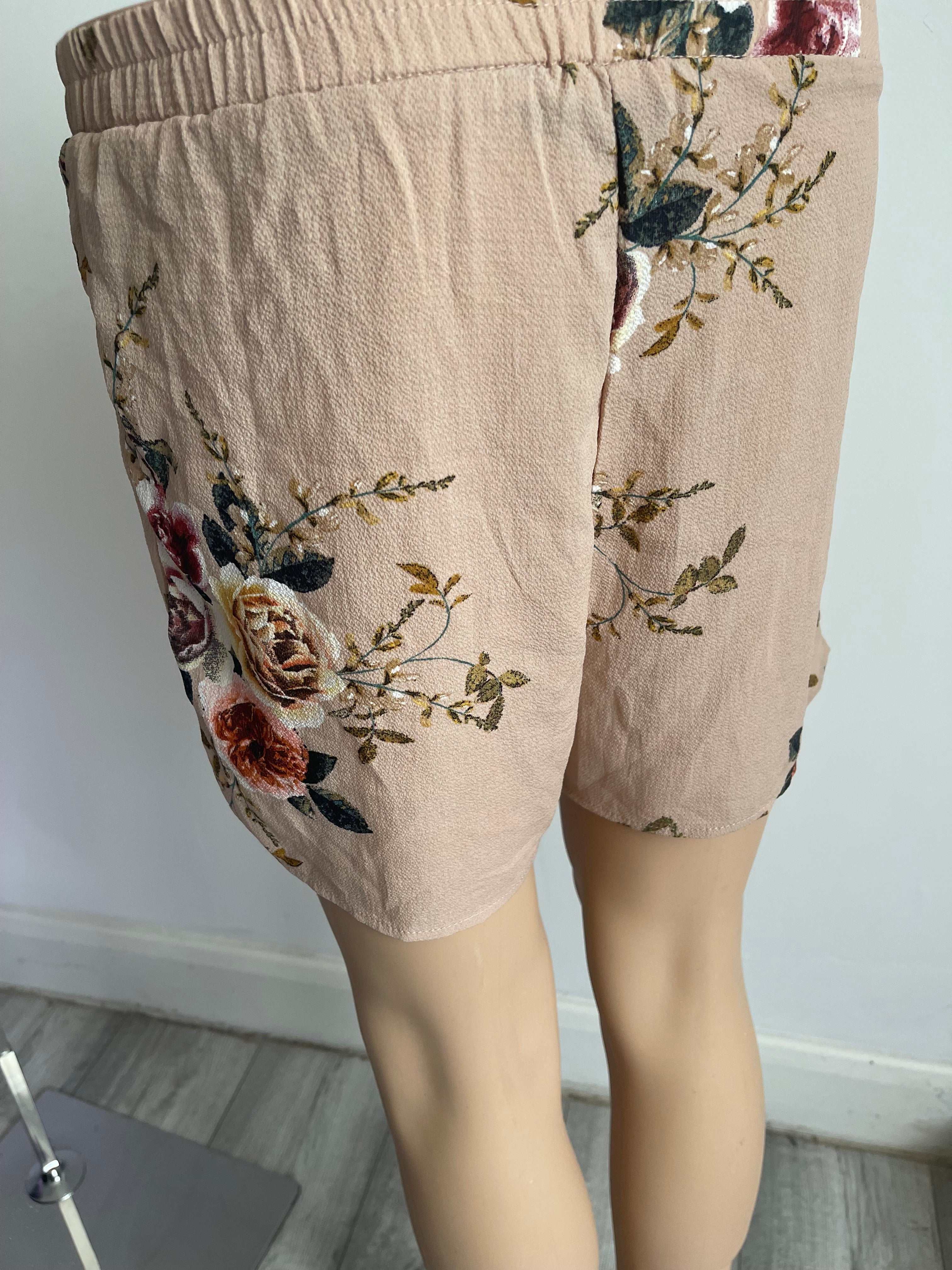 Love & Other Things Floral Women's Shorts – Size UK 6