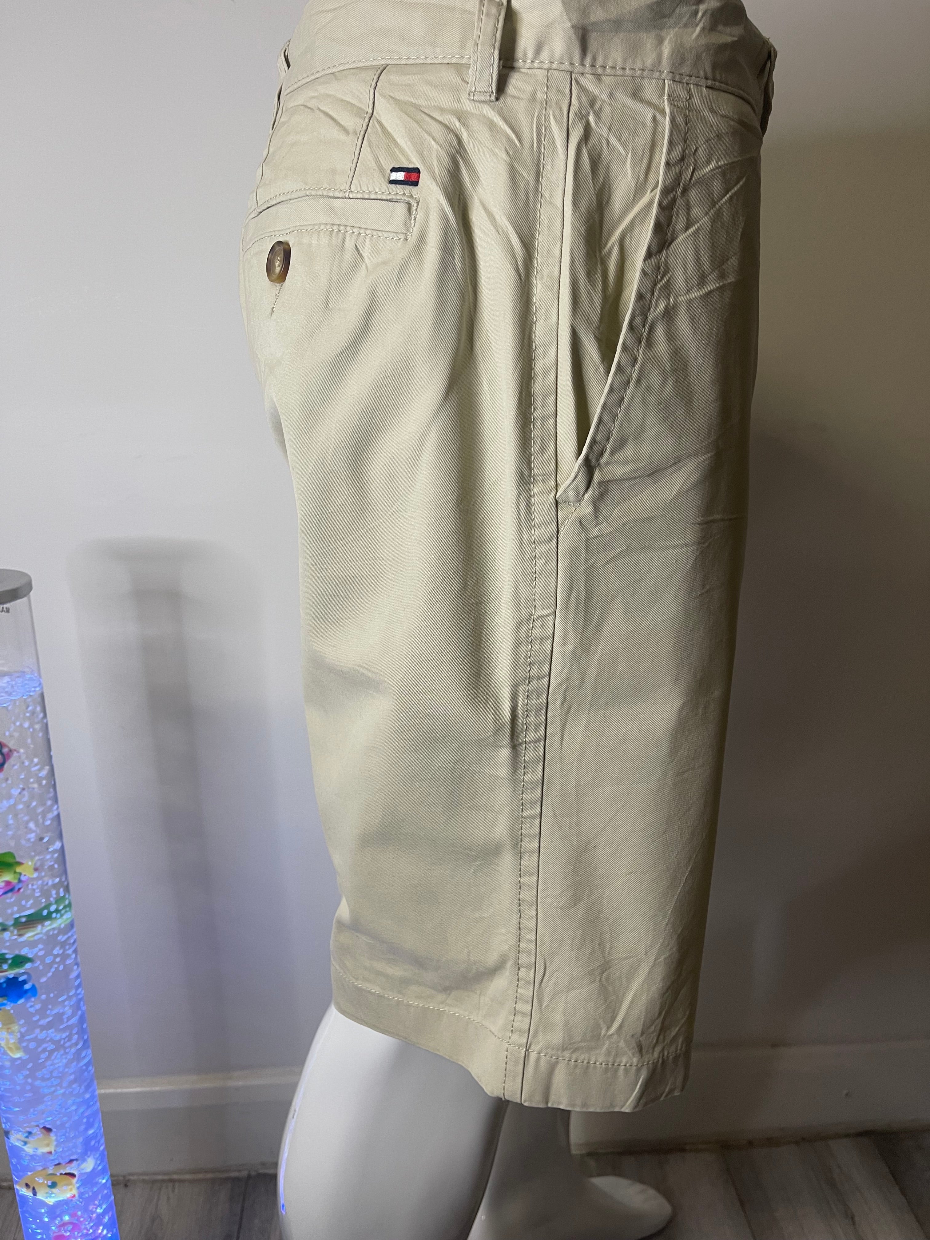 Authentic Tommy Hilfiger Classic Fit Chino Shorts – Size 34 – Beige