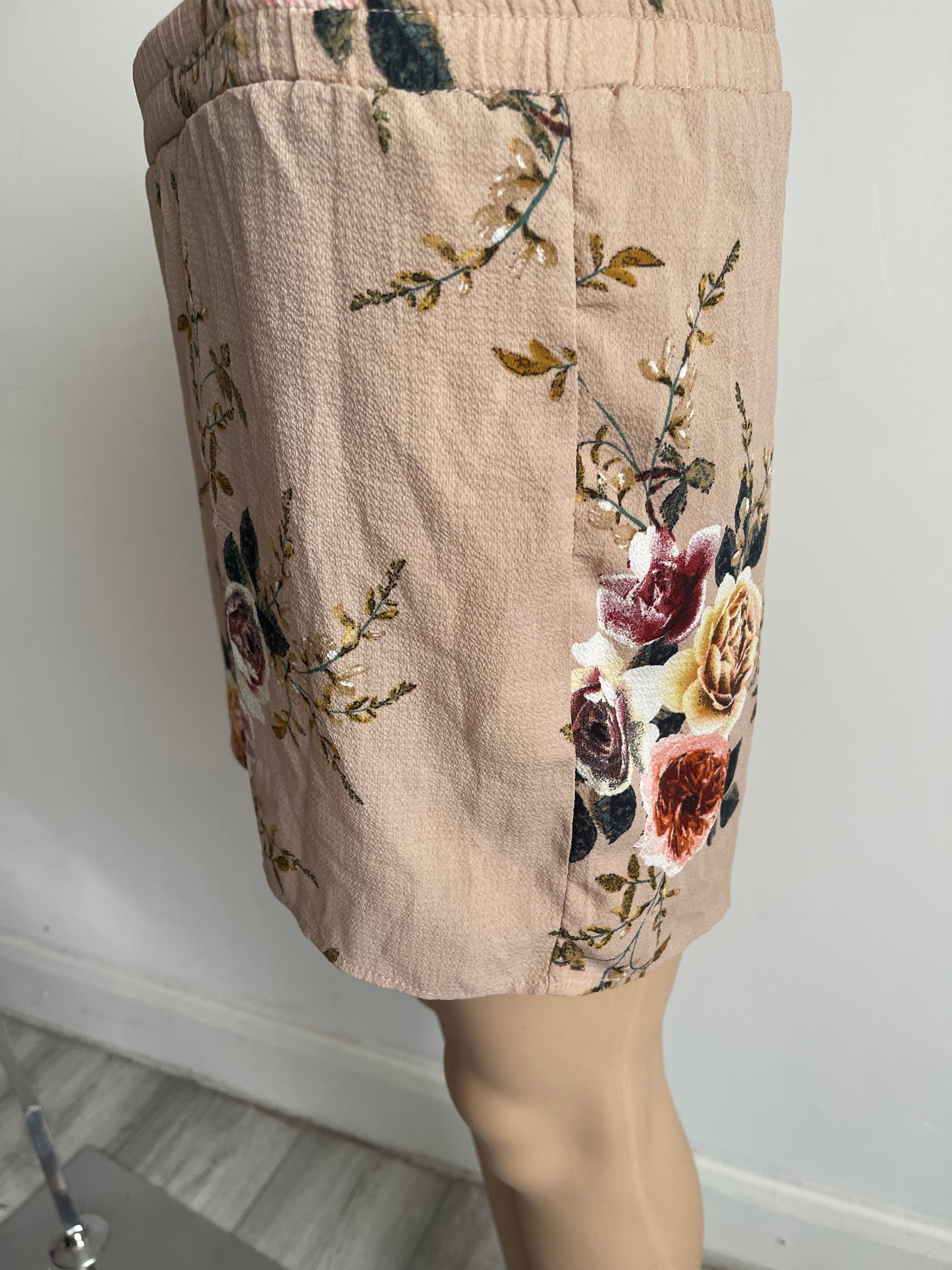 Love & Other Things Floral Women's Shorts – Size UK 6