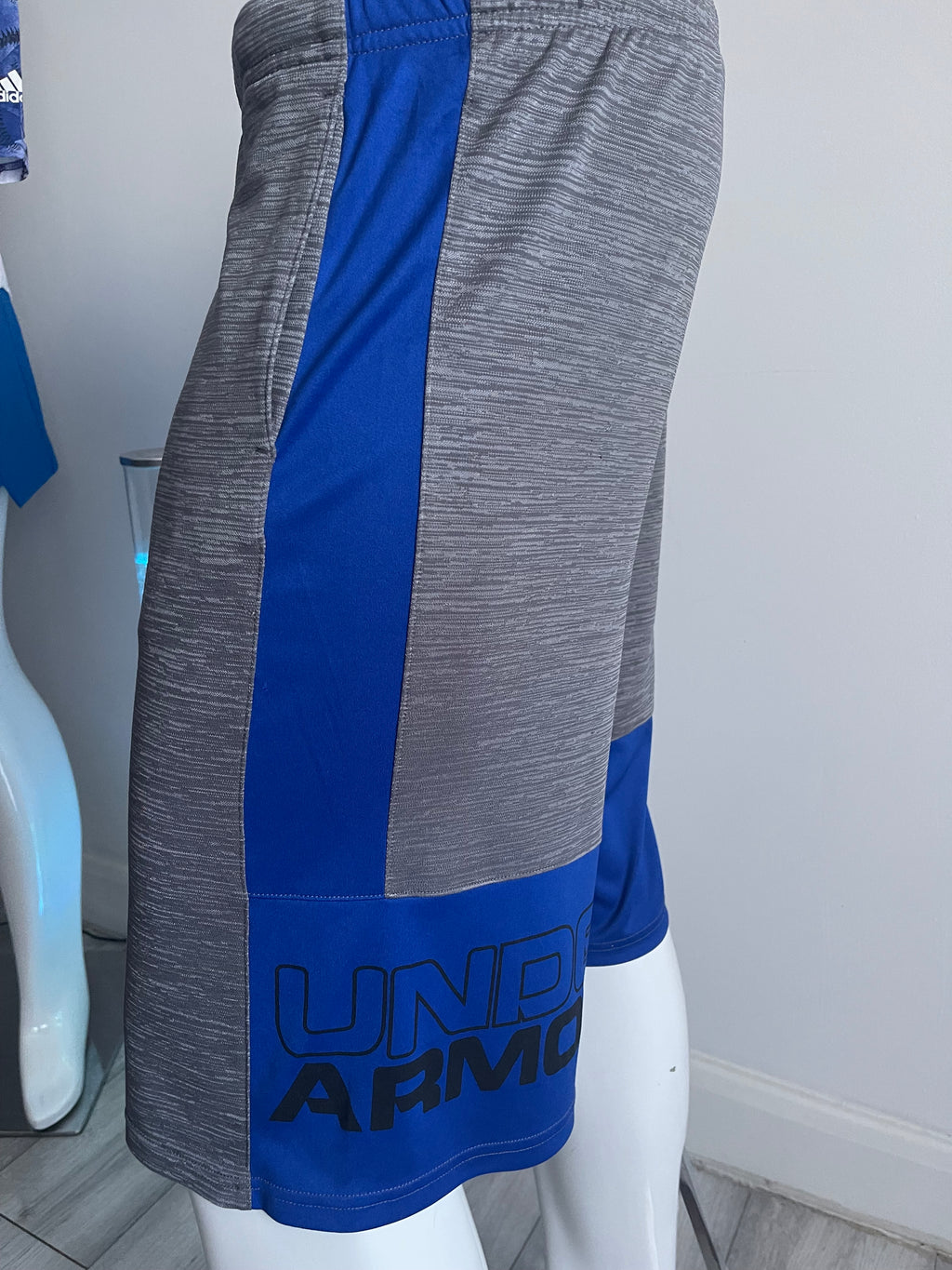 Under Armour HeatGear Grey/Blue Shorts With Pockets – YXL