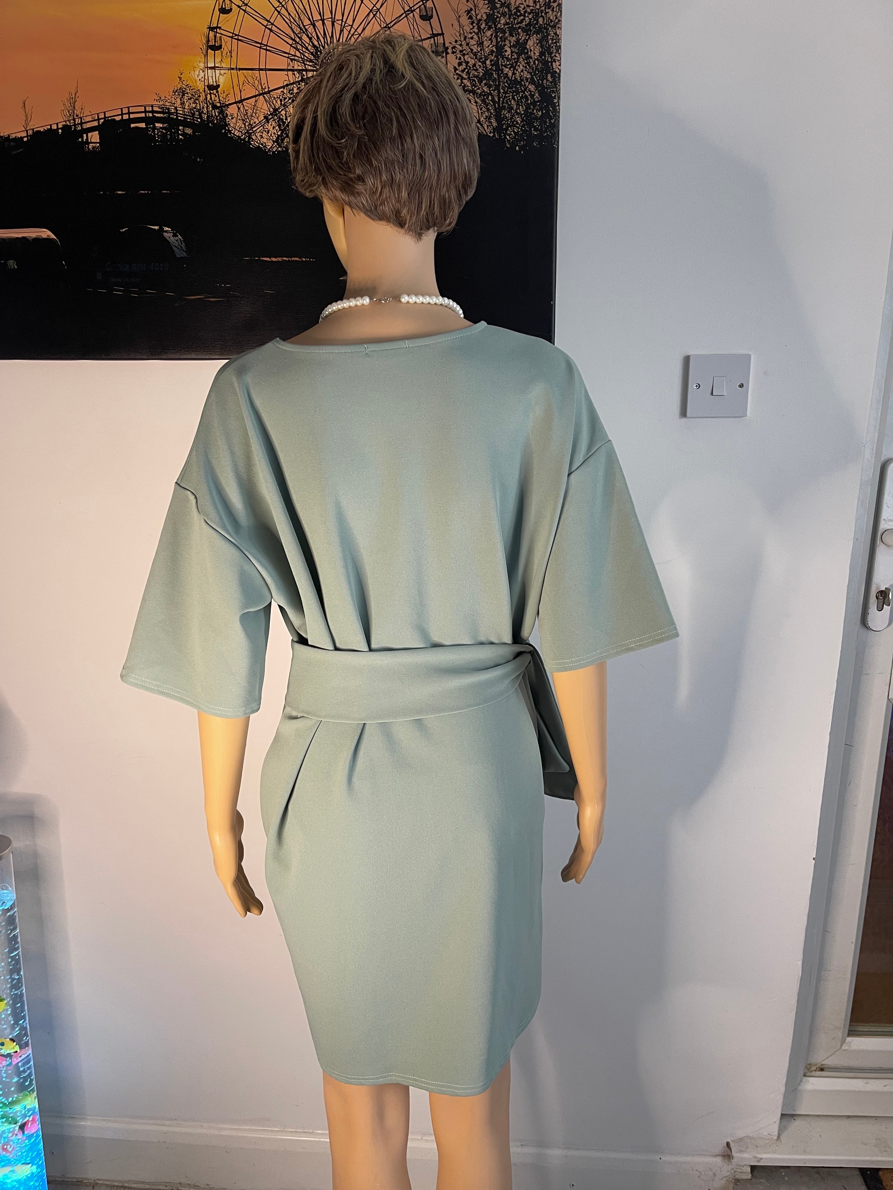 💚 Boohoo Sage Green Dress Size UK 12 💚 Elegant Belted Dress With Pockets
