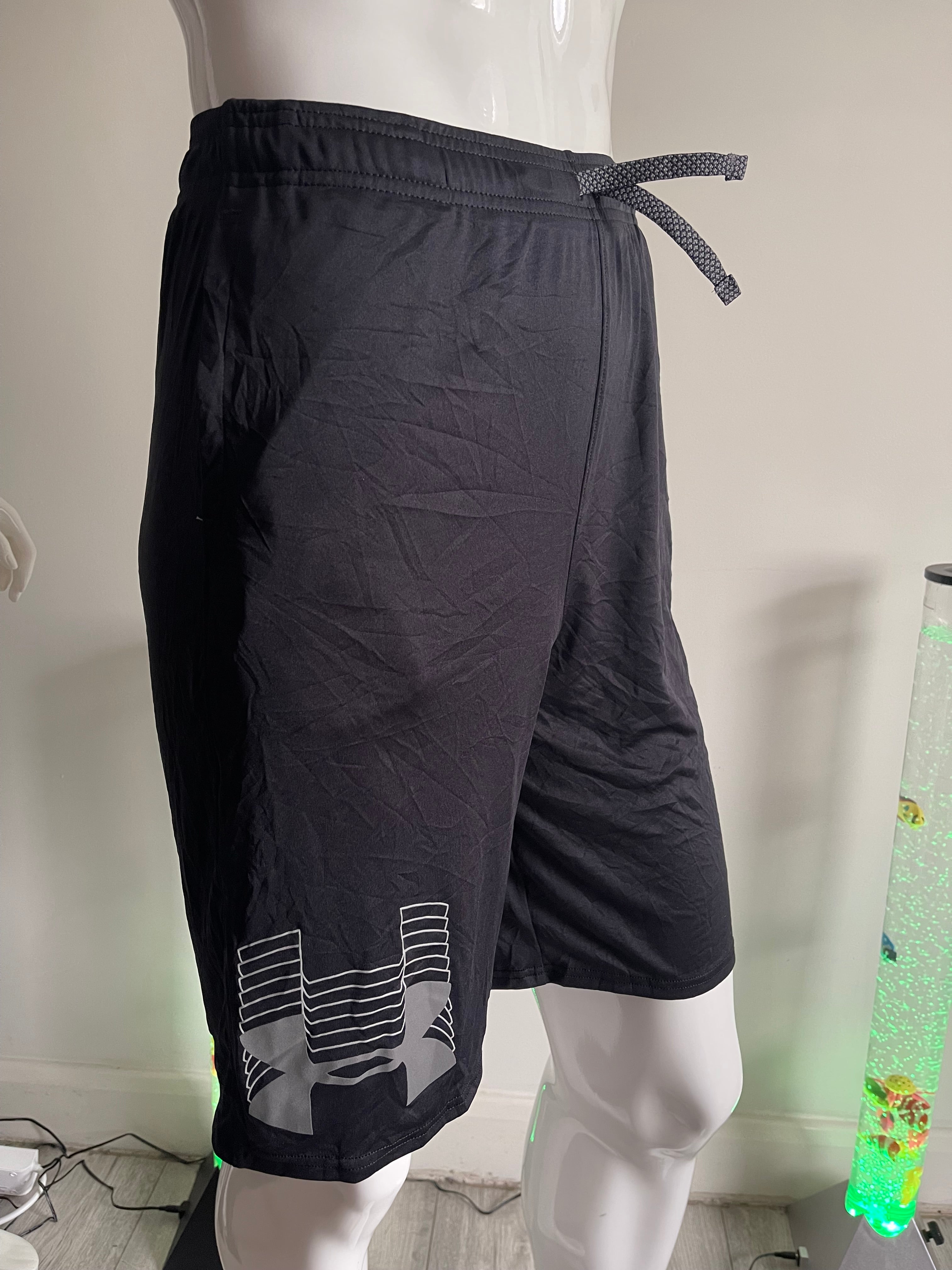 NEW Under Armour HeatGear Black Sports Shorts with Pockets – YXL (Youth XL)
