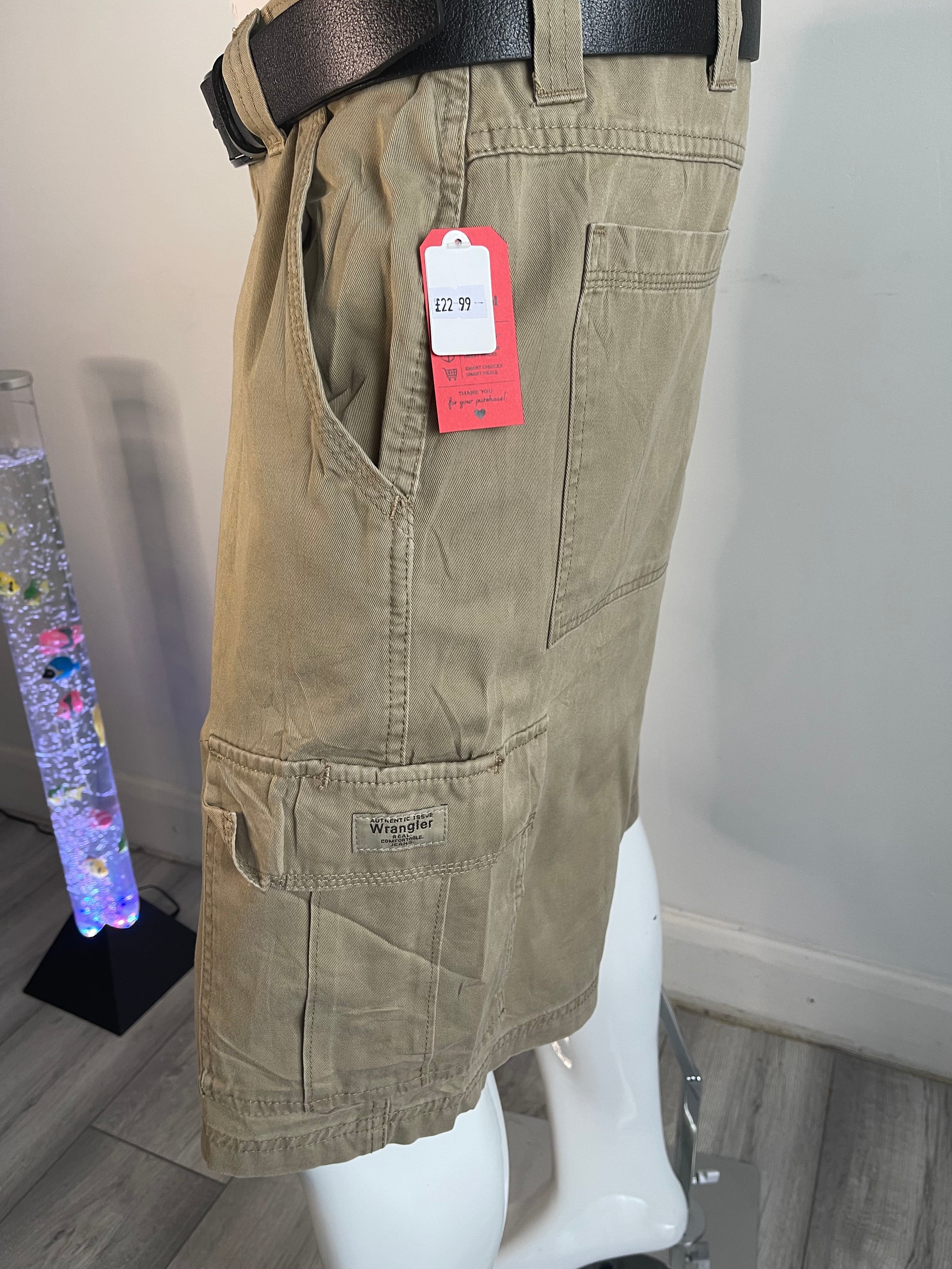 ✨👖 Wrangler Cargo Shorts – Men’s W36 – Classic Utility Style 🌟