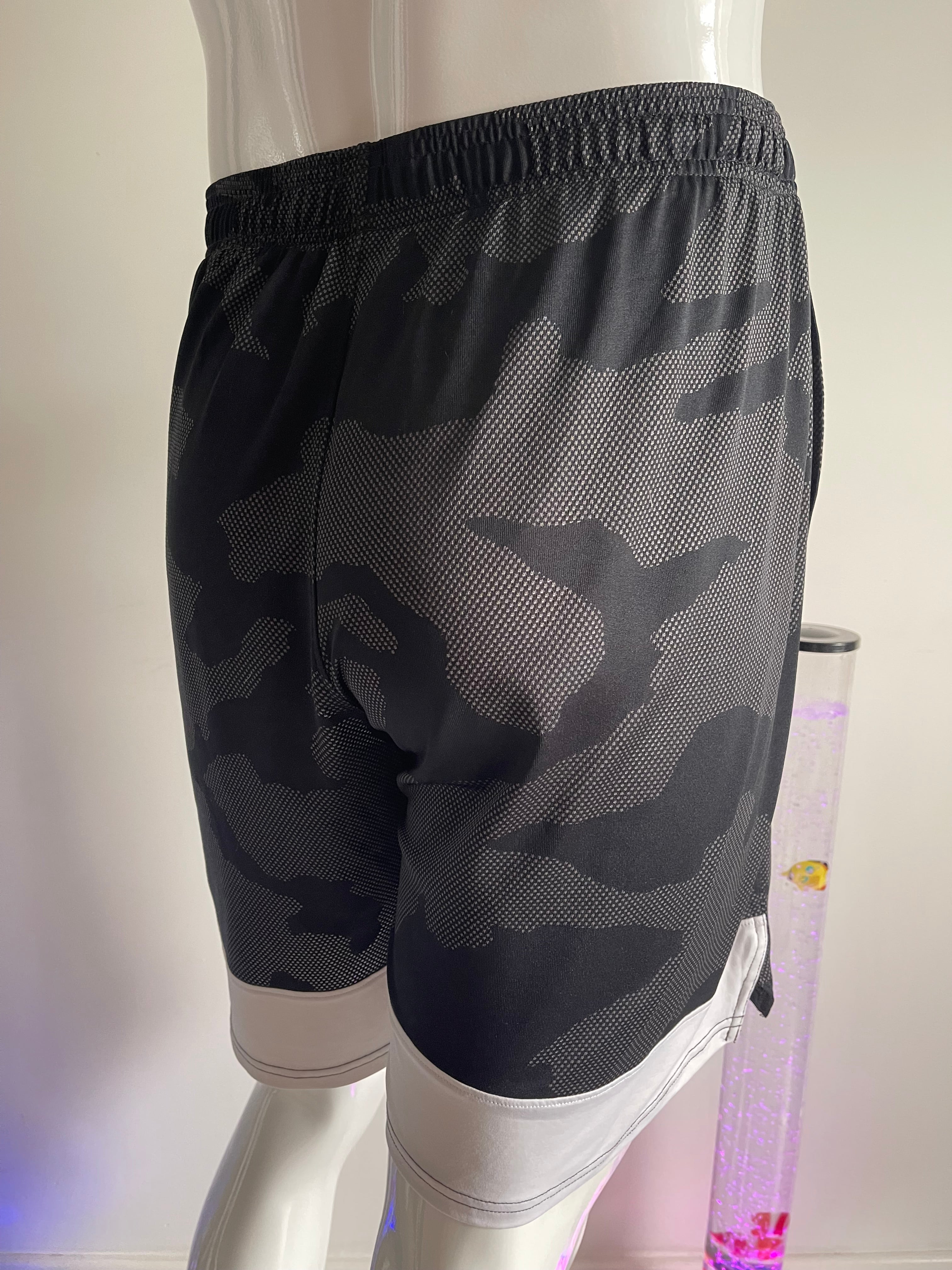 Under Armour Camo Sports Shorts Men XL