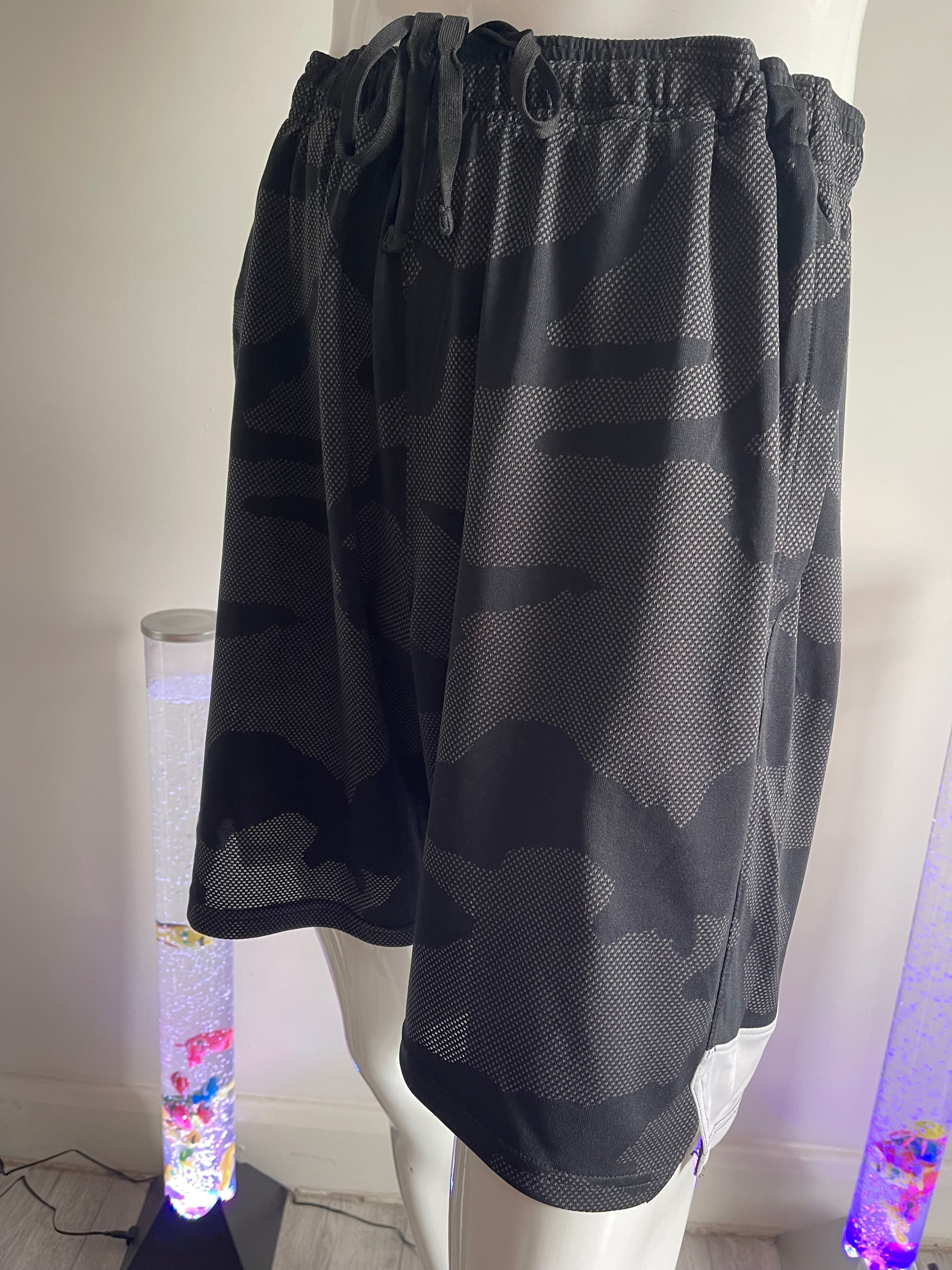 Under Armour Camo Sports Shorts Men XL