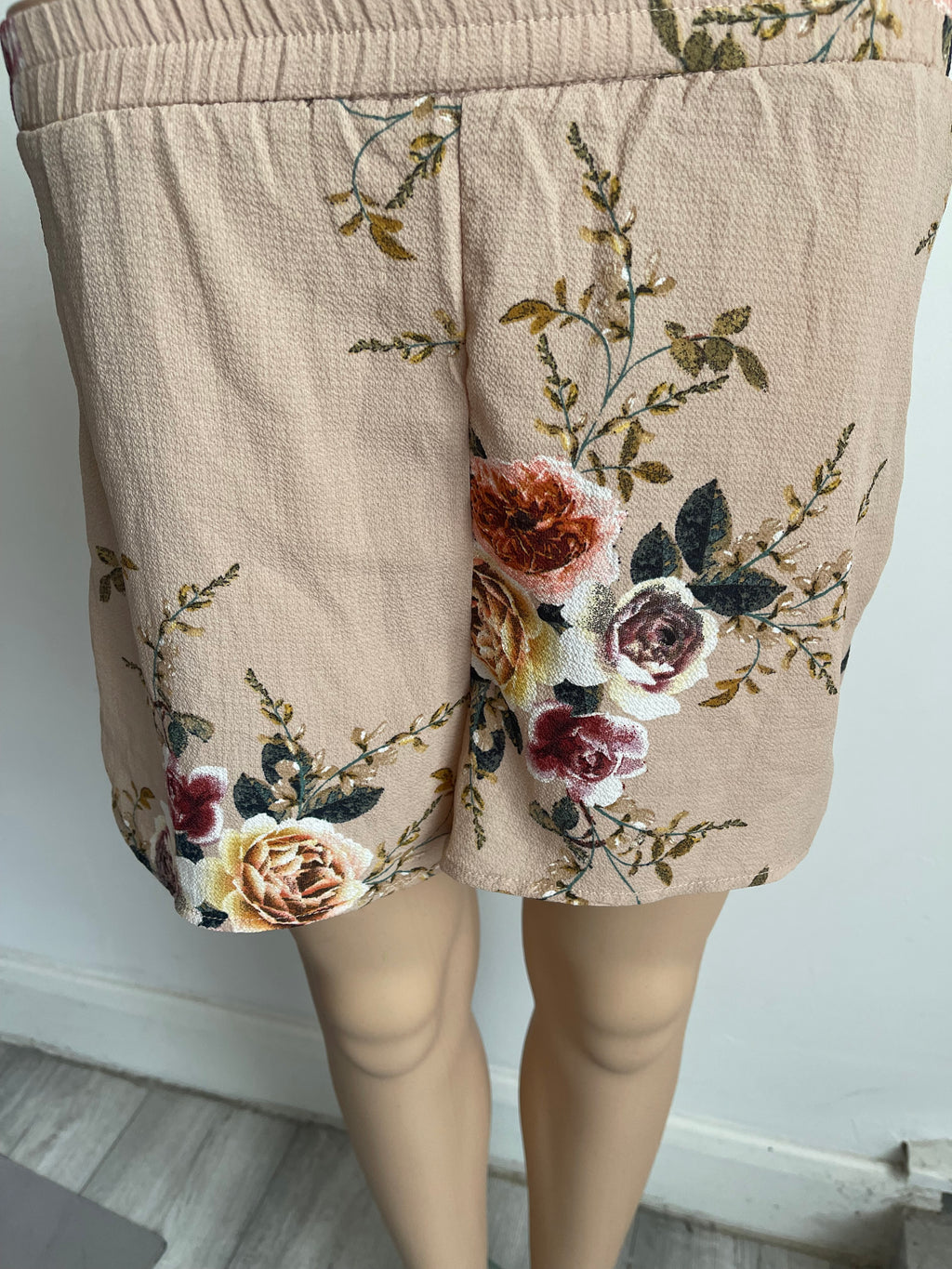 Love & Other Things Floral Women's Shorts – Size UK 6