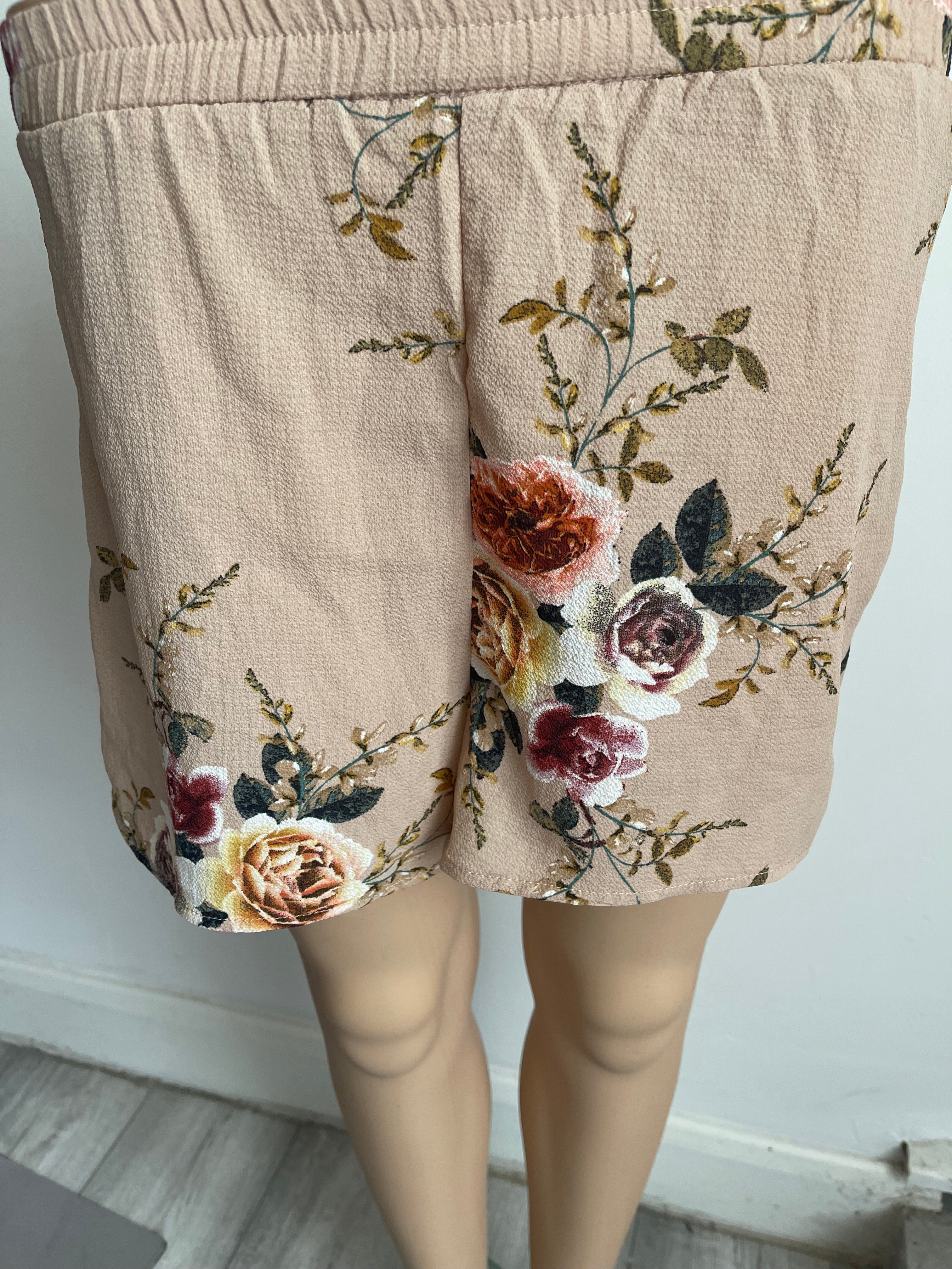 Love & Other Things Floral Women's Shorts – Size UK 6