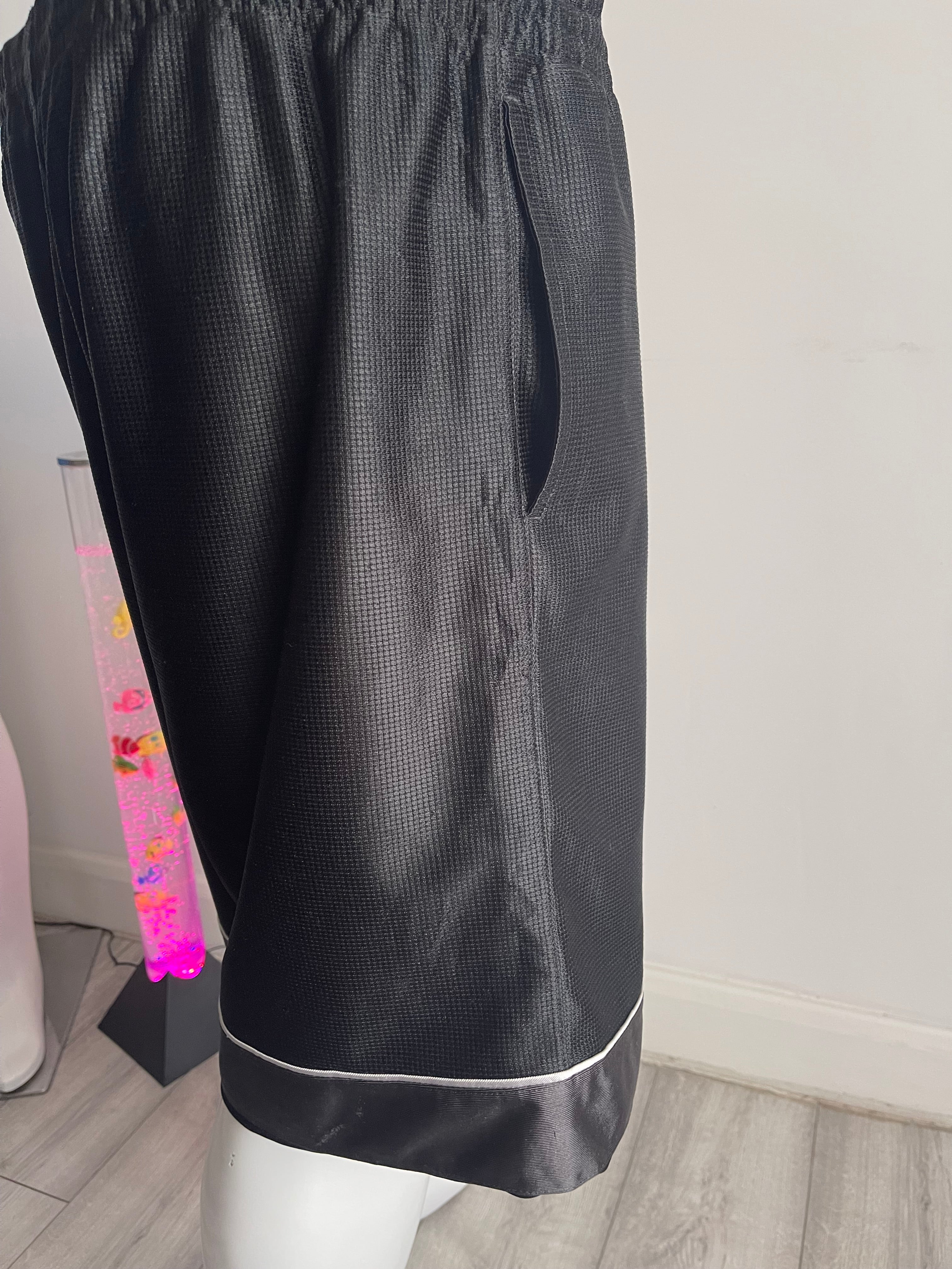 Nike Men’s Black Shorts With Pockets – Size XL 🔥