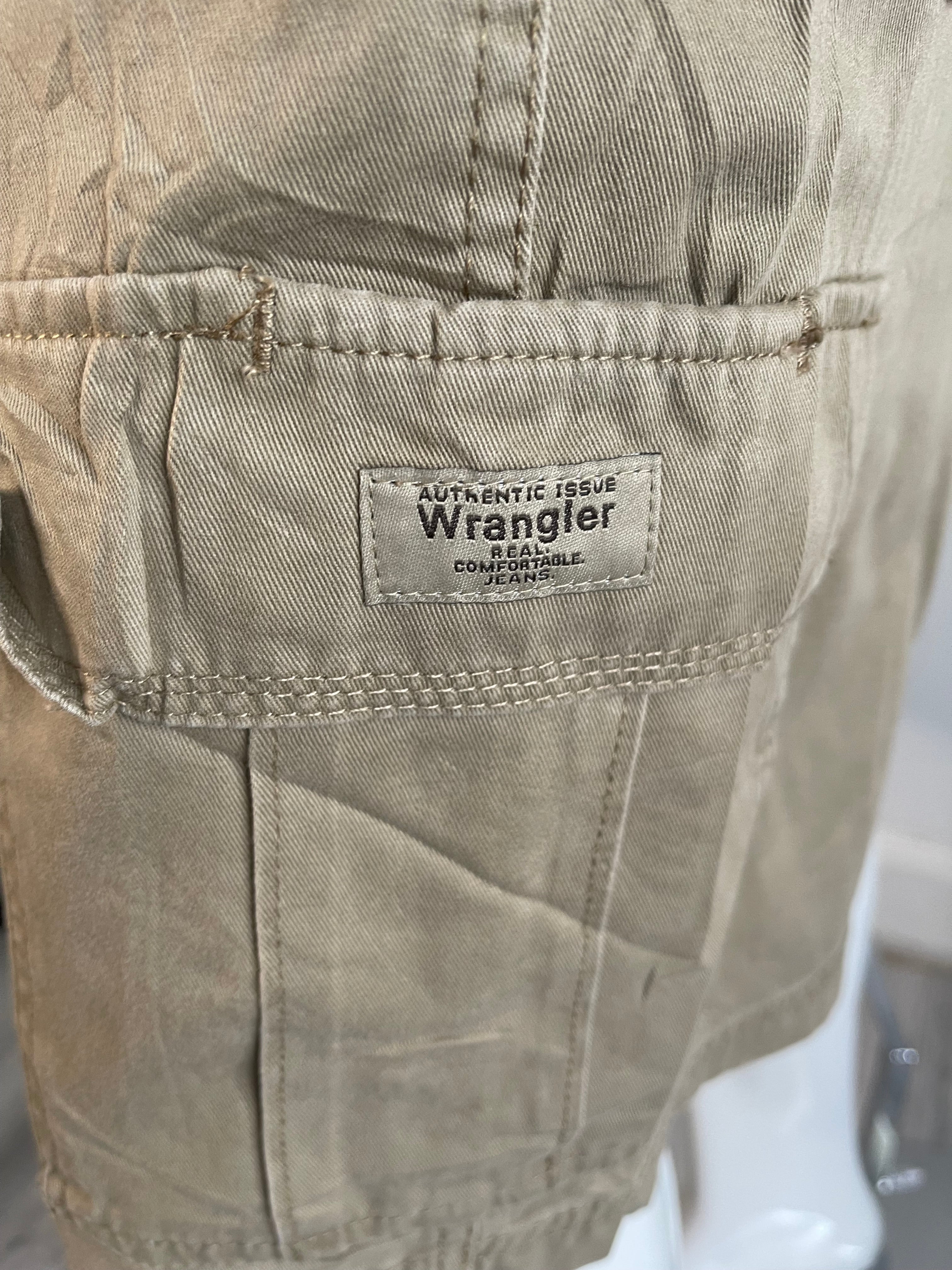 ✨👖 Wrangler Cargo Shorts – Men’s W36 – Classic Utility Style 🌟
