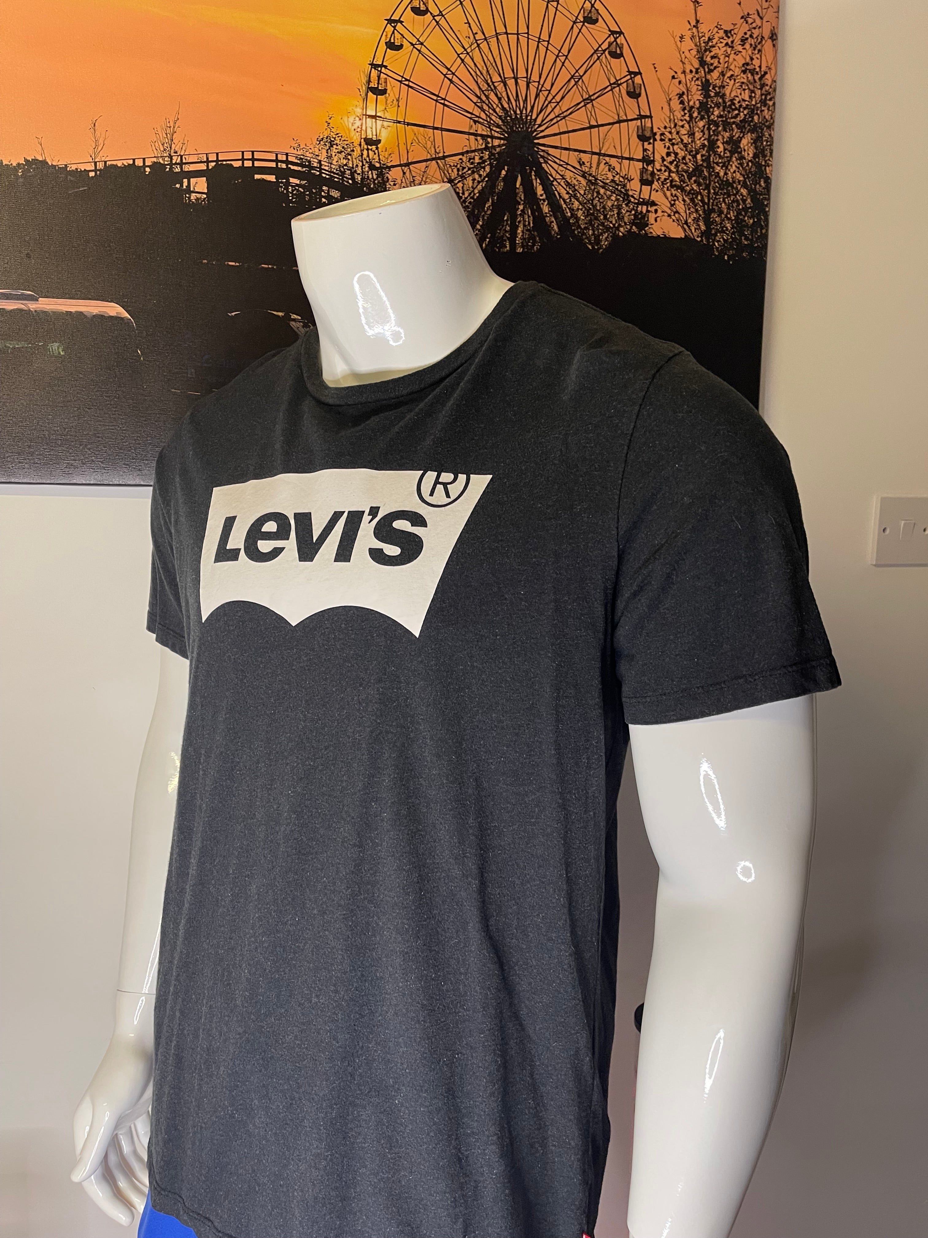 Levi’s Logo T-Shirt Size L