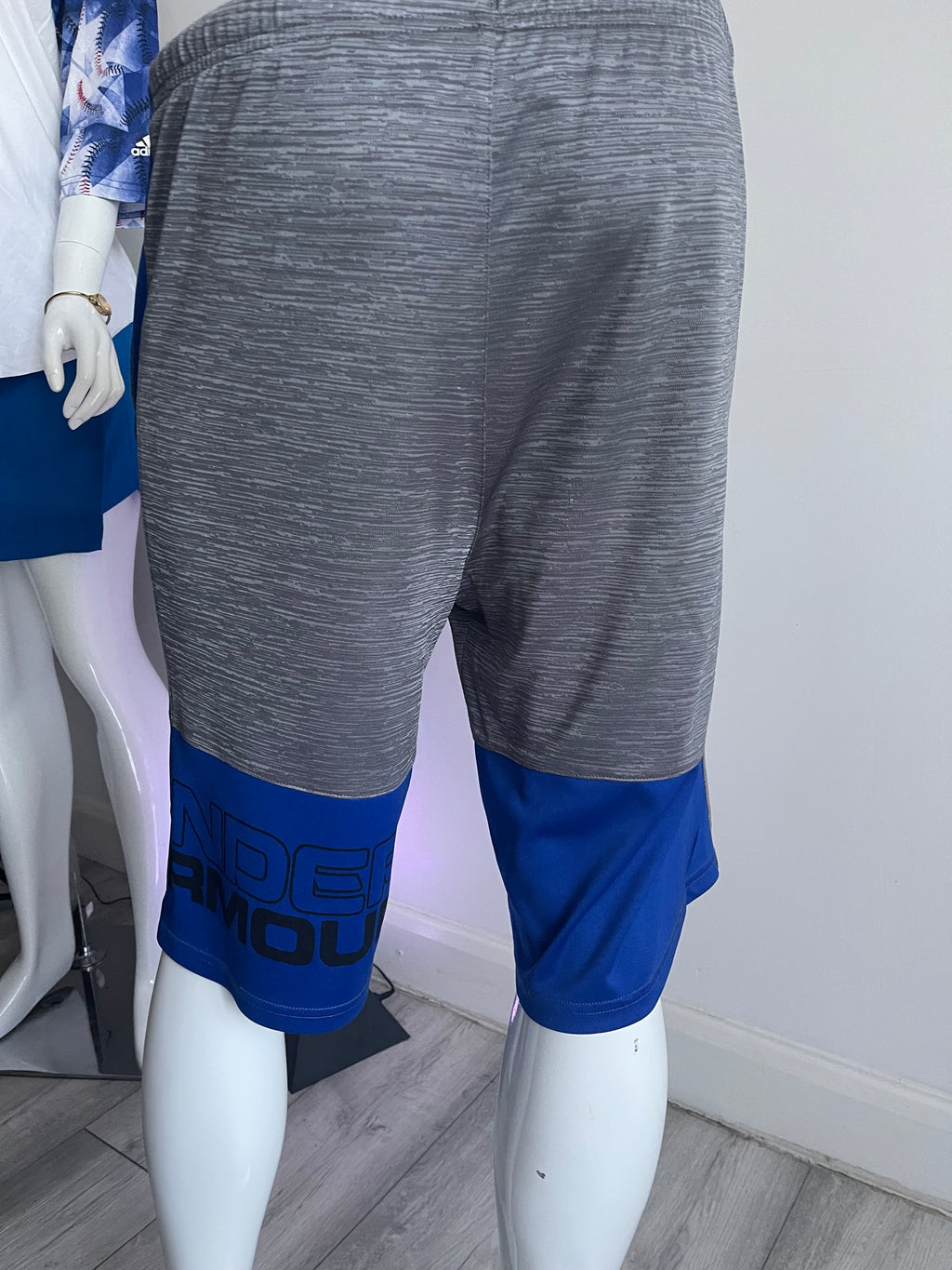 Under Armour HeatGear Grey/Blue Shorts With Pockets – YXL