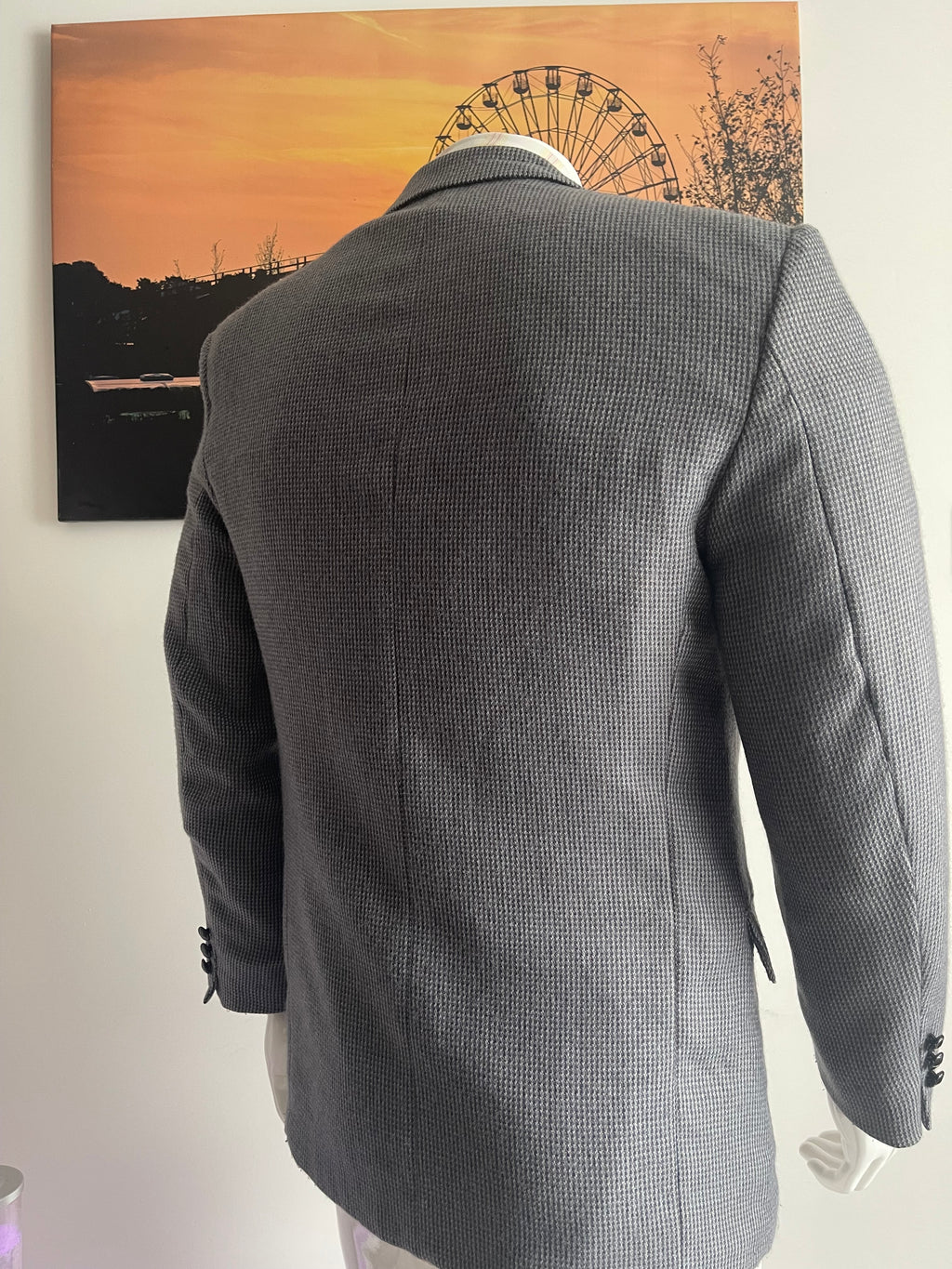 Embassy Row Grey Textured Blazer Jacket Men's Size XL Made in Canada Smart Formal