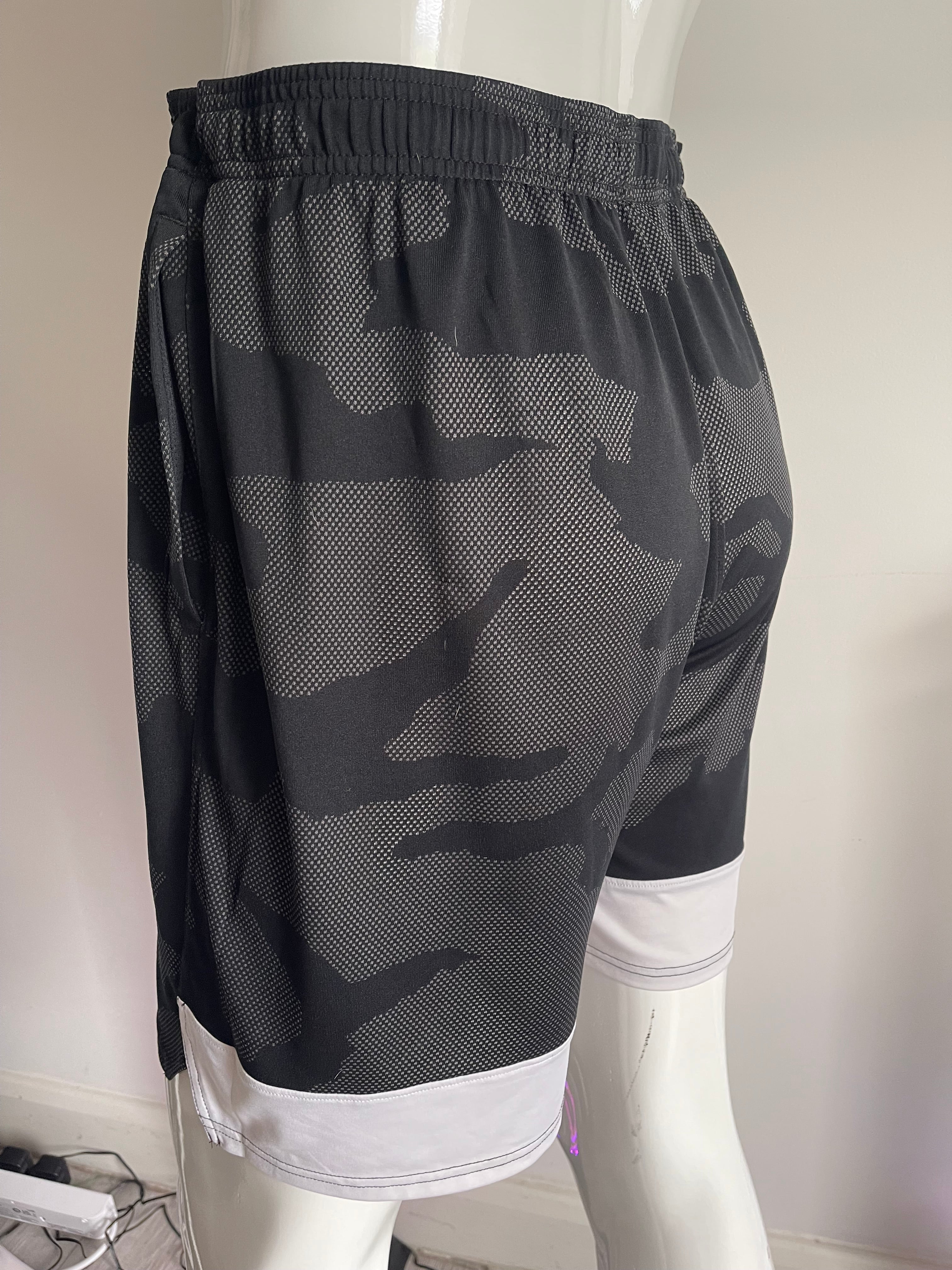 Under Armour Camo Sports Shorts Men XL