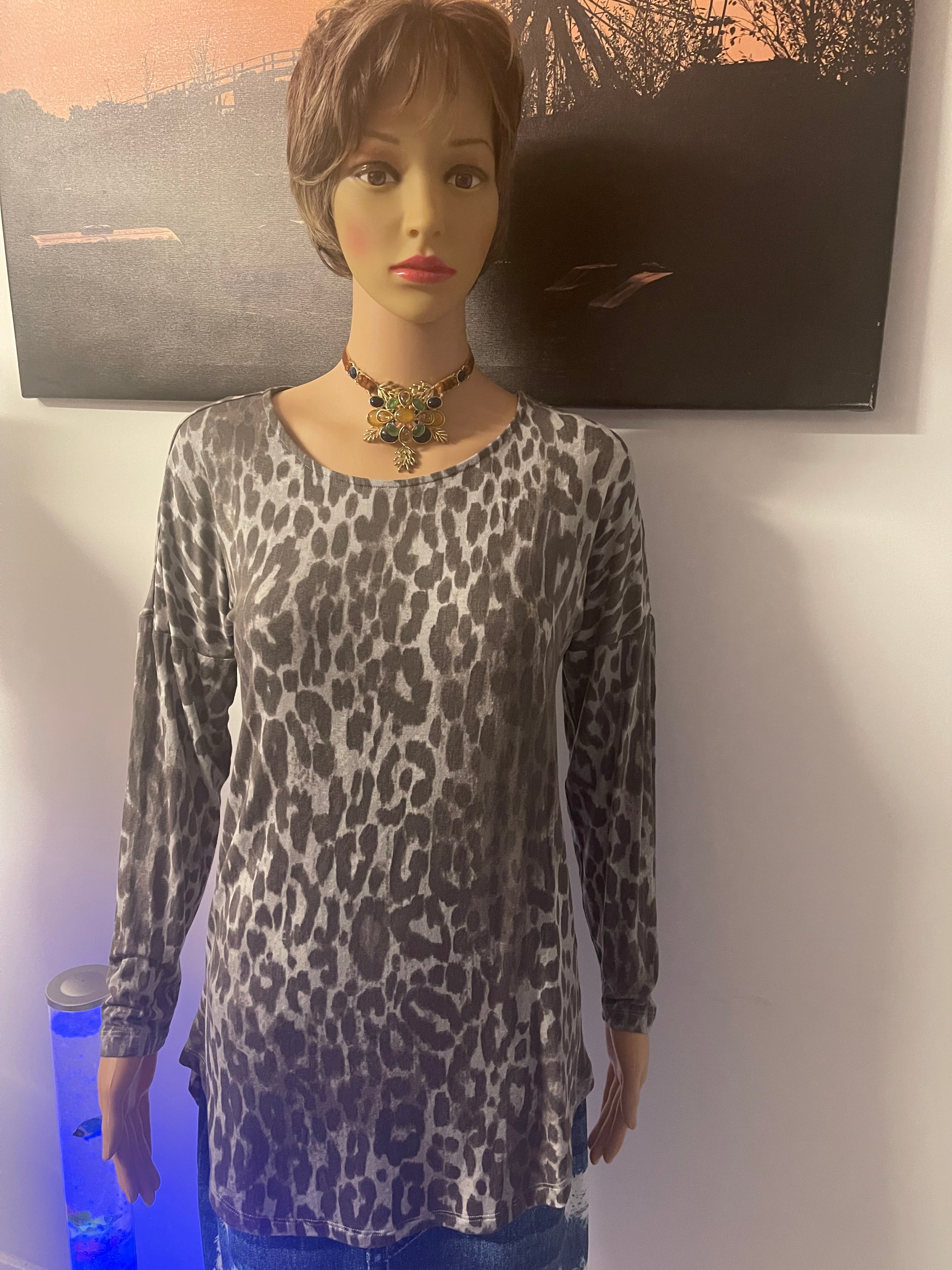 🐆 Papaya The Relaxed Leopard Print Top – Size S