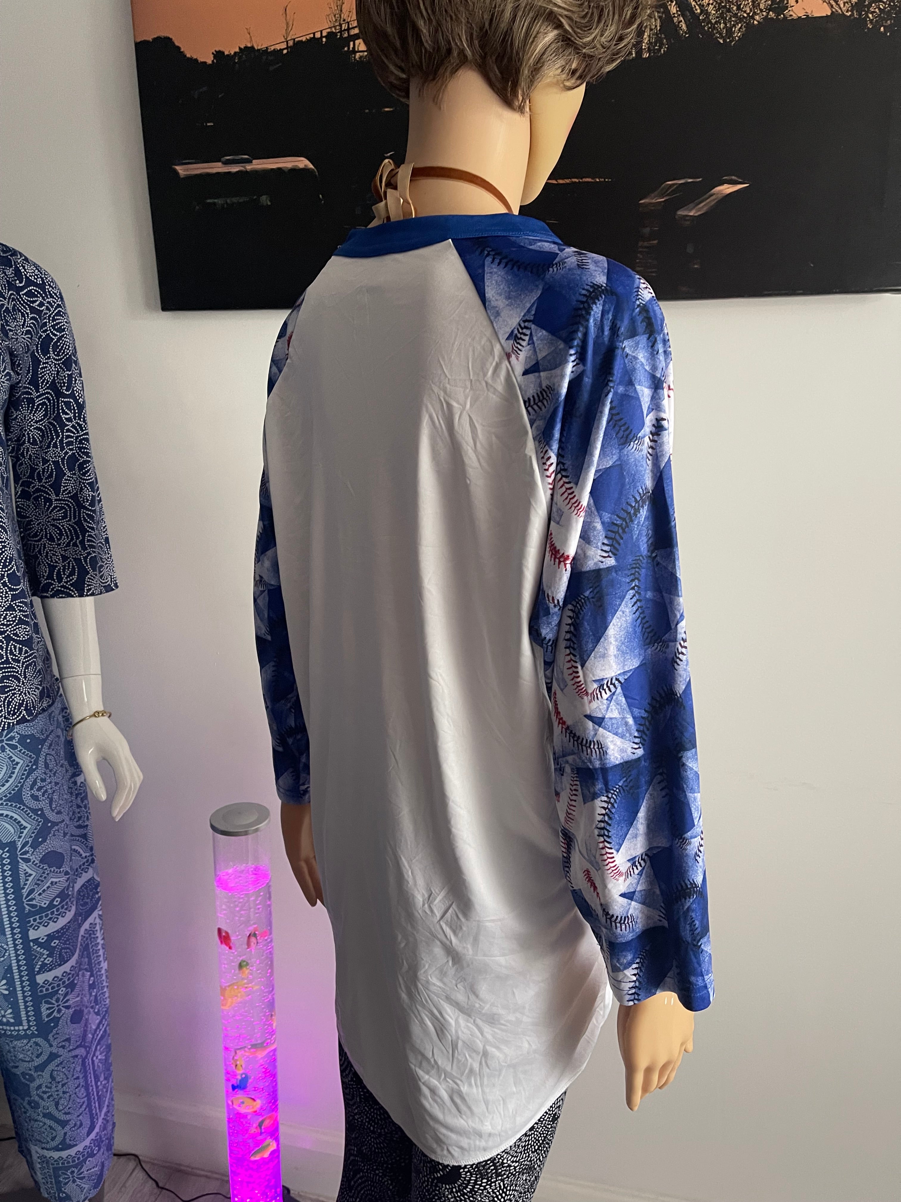 Adidas Baseball Style Top – Size L ✨